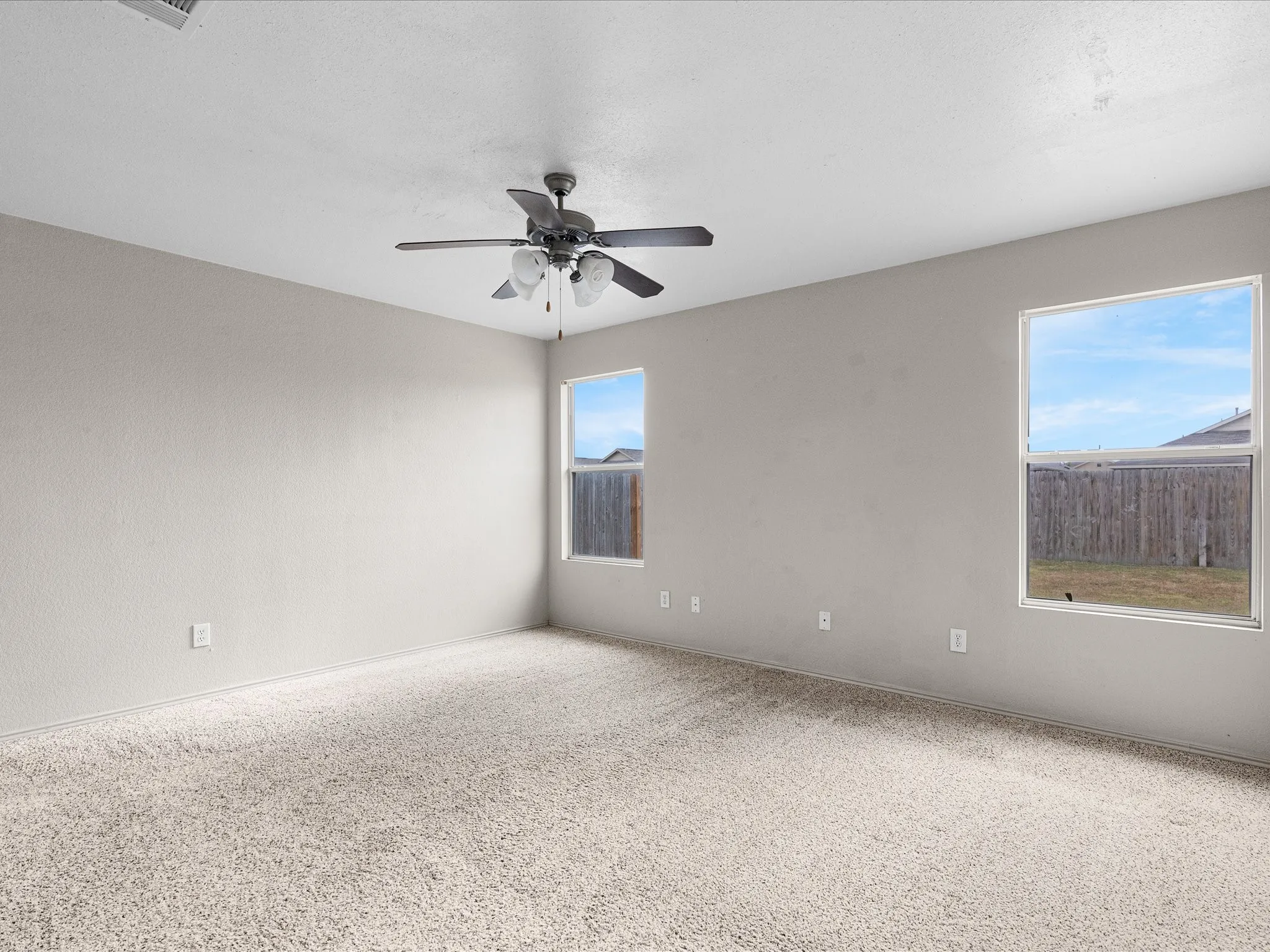 Single Family Residence For Sale in Ellis County , 1201 Vicksburg Drive, Ennis, Texas 75119, 3 Bedroom, 2 Bathroom, 2 Garage spaces, 1,550 Sqft, built in 2004, mls#21252466, Real Estate Agent in Ennis, Homes For Sale in Ellis county, Homes For Sale in Ennis, Realtor in Ennis Texas, Real Estate Brokerage Independent Realty Texas, Luminita Cordes Realtor