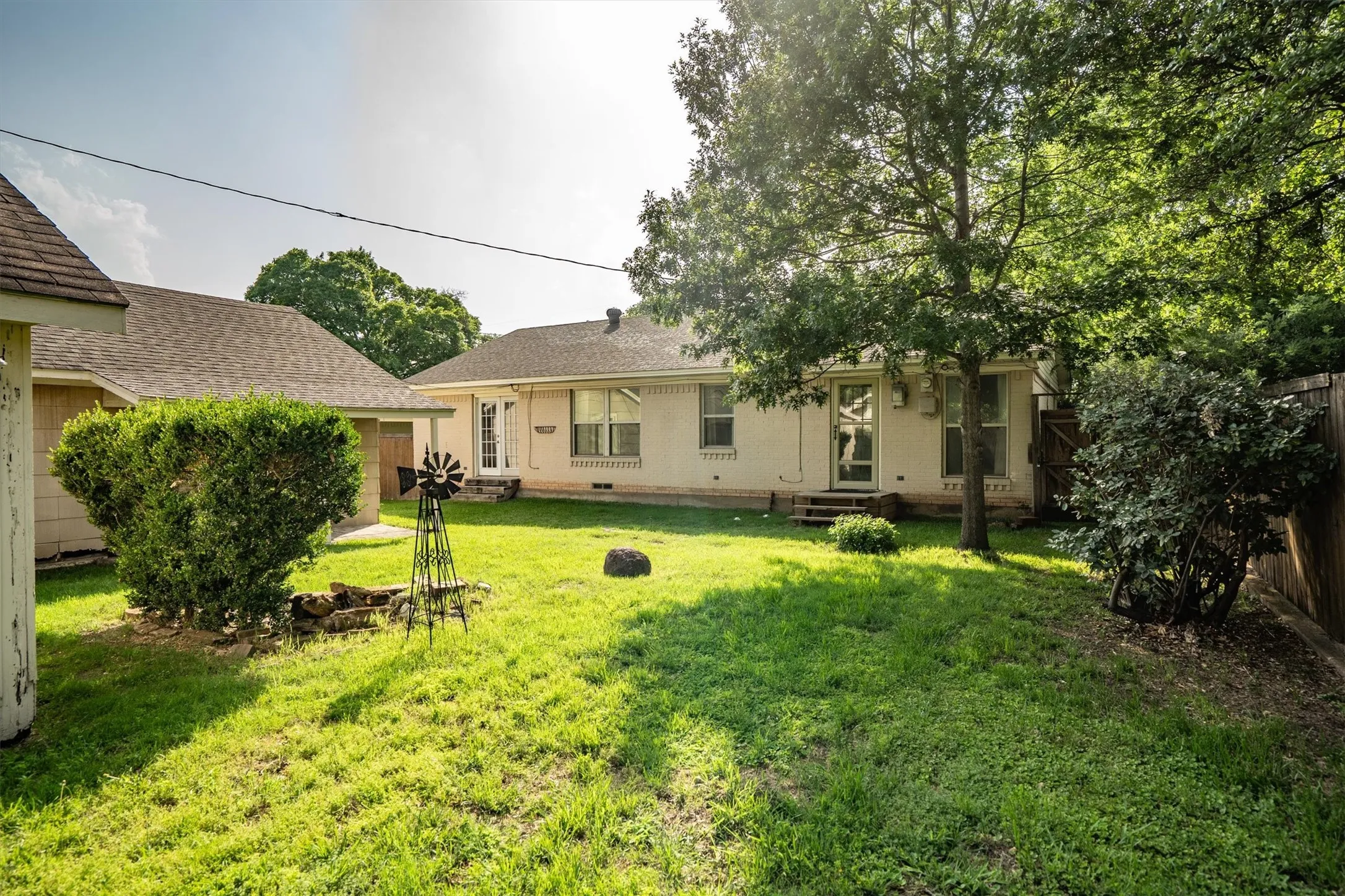 Single Family Residence For Sale in Dallas County , 503 S WEATHERRED Drive, Richardson, Texas 75080, 3 Bedroom, 1 Bathroom, Garage spaces, 1,491 Sqft, built in 1956, mls#21252854, Real Estate Agent in Richardson, Homes For Sale in Dallas county, Homes For Sale in Richardson, Realtor in Richardson Texas, Real Estate Brokerage Independent Realty Texas, Luminita Cordes Realtor