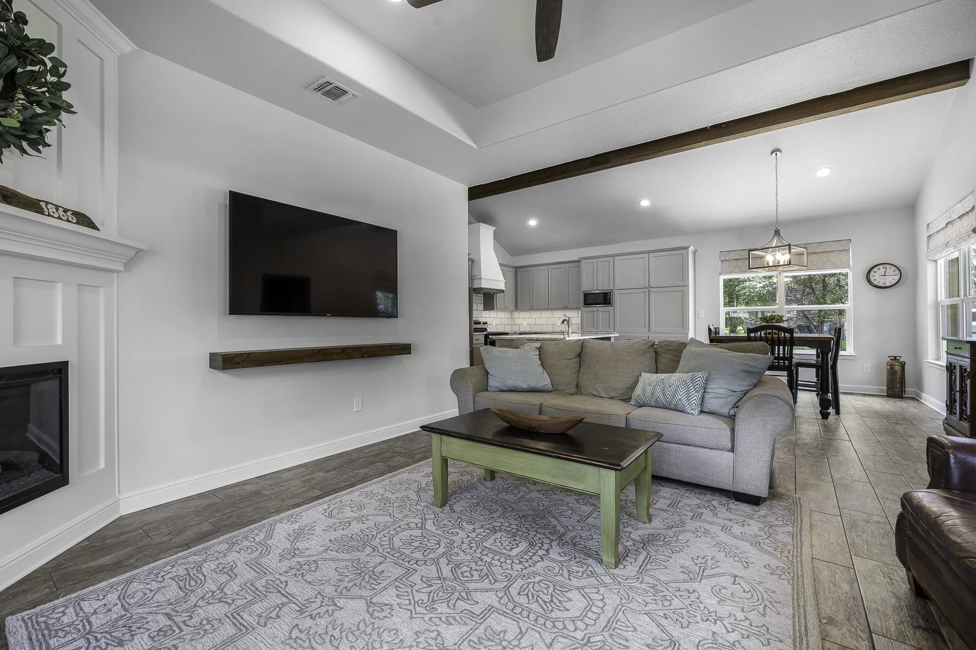 Single Family Residence For Sale in Hood County , 2513 Christine Drive, Granbury, Texas 76048, 3 Bedroom, 2 Bathroom, 2 Garage spaces, 1,581 Sqft, built in 2019, mls#21253986, Real Estate Agent in Granbury, Homes For Sale in Hood county, Homes For Sale in Granbury, Realtor in Granbury Texas, Real Estate Brokerage Independent Realty Texas, Luminita Cordes Realtor