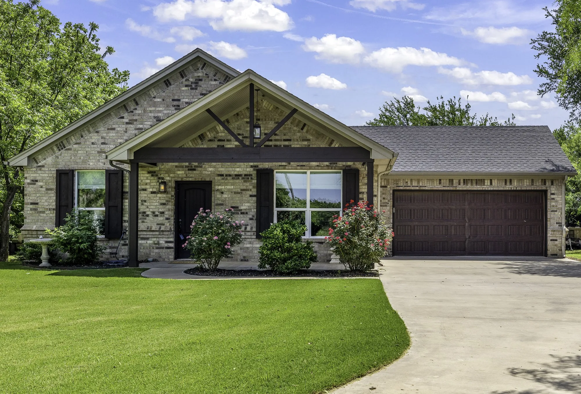 Single Family Residence For Sale in Hood County , 2513 Christine Drive, Granbury, Texas 76048, 3 Bedroom, 2 Bathroom, 2 Garage spaces, 1,581 Sqft, built in 2019, mls#21253986, Real Estate Agent in Granbury, Homes For Sale in Hood county, Homes For Sale in Granbury, Realtor in Granbury Texas, Real Estate Brokerage Independent Realty Texas, Luminita Cordes Realtor