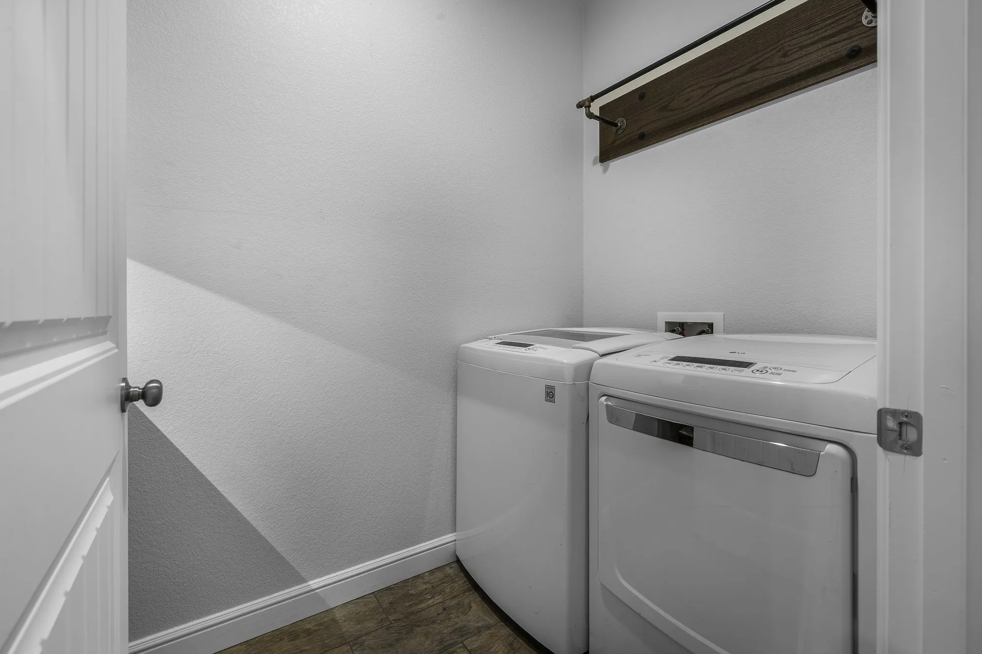 Single Family Residence For Sale in Hood County , 2513 Christine Drive, Granbury, Texas 76048, 3 Bedroom, 2 Bathroom, 2 Garage spaces, 1,581 Sqft, built in 2019, mls#21253986, Real Estate Agent in Granbury, Homes For Sale in Hood county, Homes For Sale in Granbury, Realtor in Granbury Texas, Real Estate Brokerage Independent Realty Texas, Luminita Cordes Realtor
