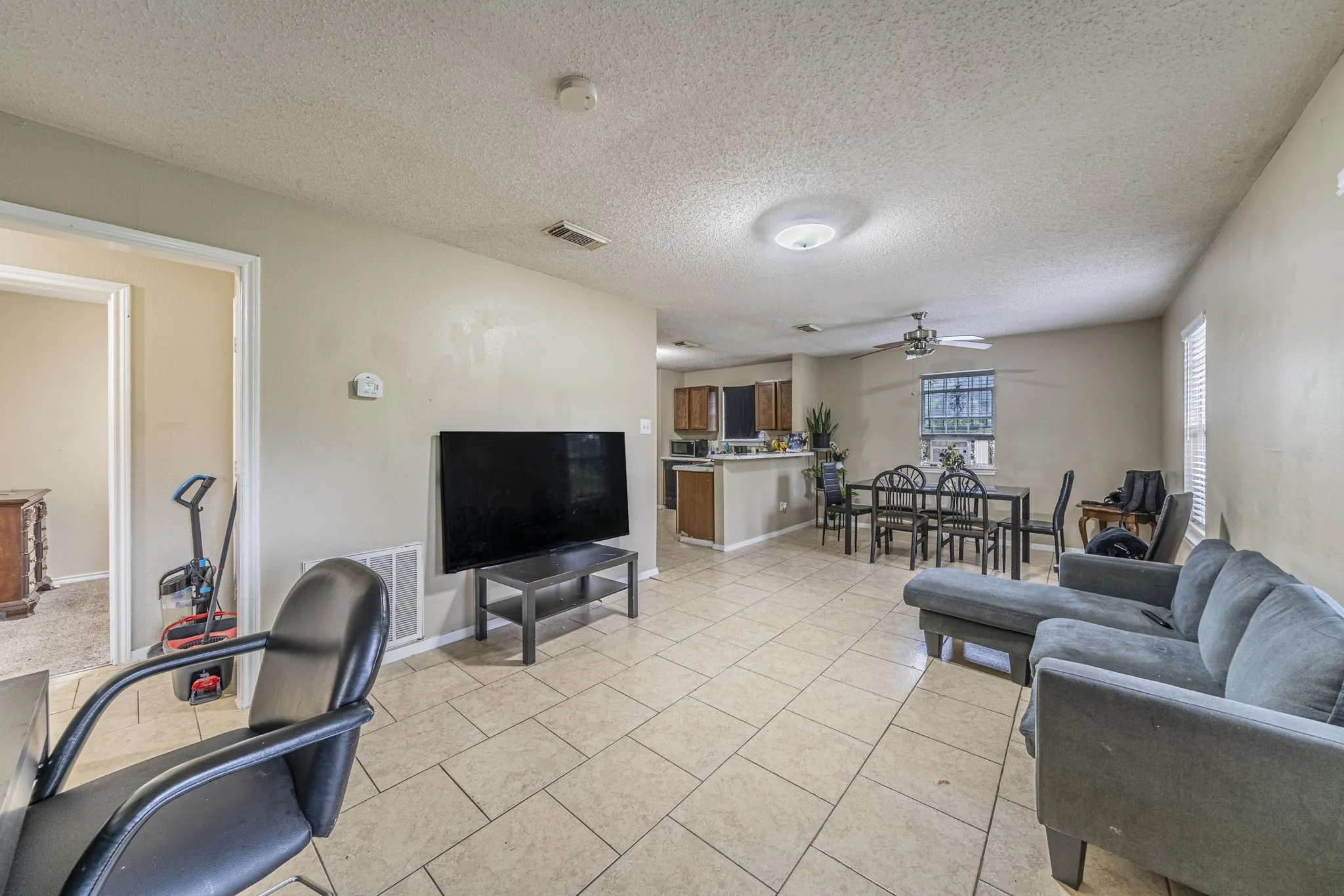 Single Family Residence For Sale in Dallas County , 6039 Blunter Street, Dallas, Texas 75241, 3 Bedrooms, 2 Bathrooms, Garage spaces, 1,056 Sqft, built in 1999, Price $185,000, mls#21254001, Real Estate Agent in Dallas, Homes For Sale in Dallas county, Homes For Sale in Dallas, Realtor in Dallas Texas, Real Estate Brokerage Independent Realty Texas, Luminita Cordes Realtor