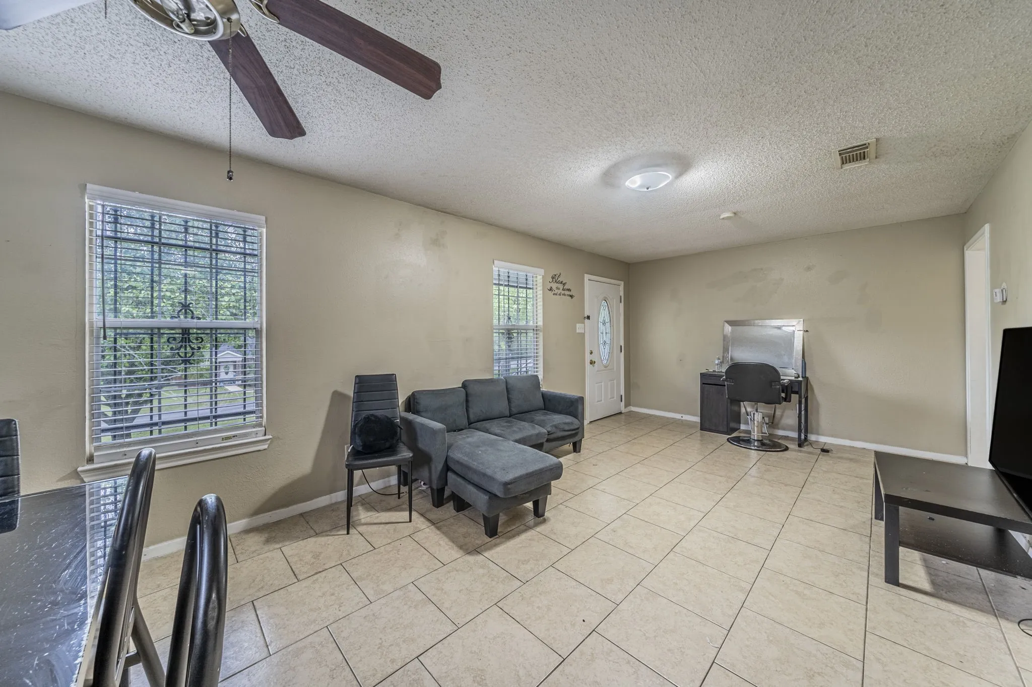 Single Family Residence For Sale in Dallas County , 6039 Blunter Street, Dallas, Texas 75241, 3 Bedrooms, 2 Bathrooms, Garage spaces, 1,056 Sqft, built in 1999, Price $185,000, mls#21254001, Real Estate Agent in Dallas, Homes For Sale in Dallas county, Homes For Sale in Dallas, Realtor in Dallas Texas, Real Estate Brokerage Independent Realty Texas, Luminita Cordes Realtor