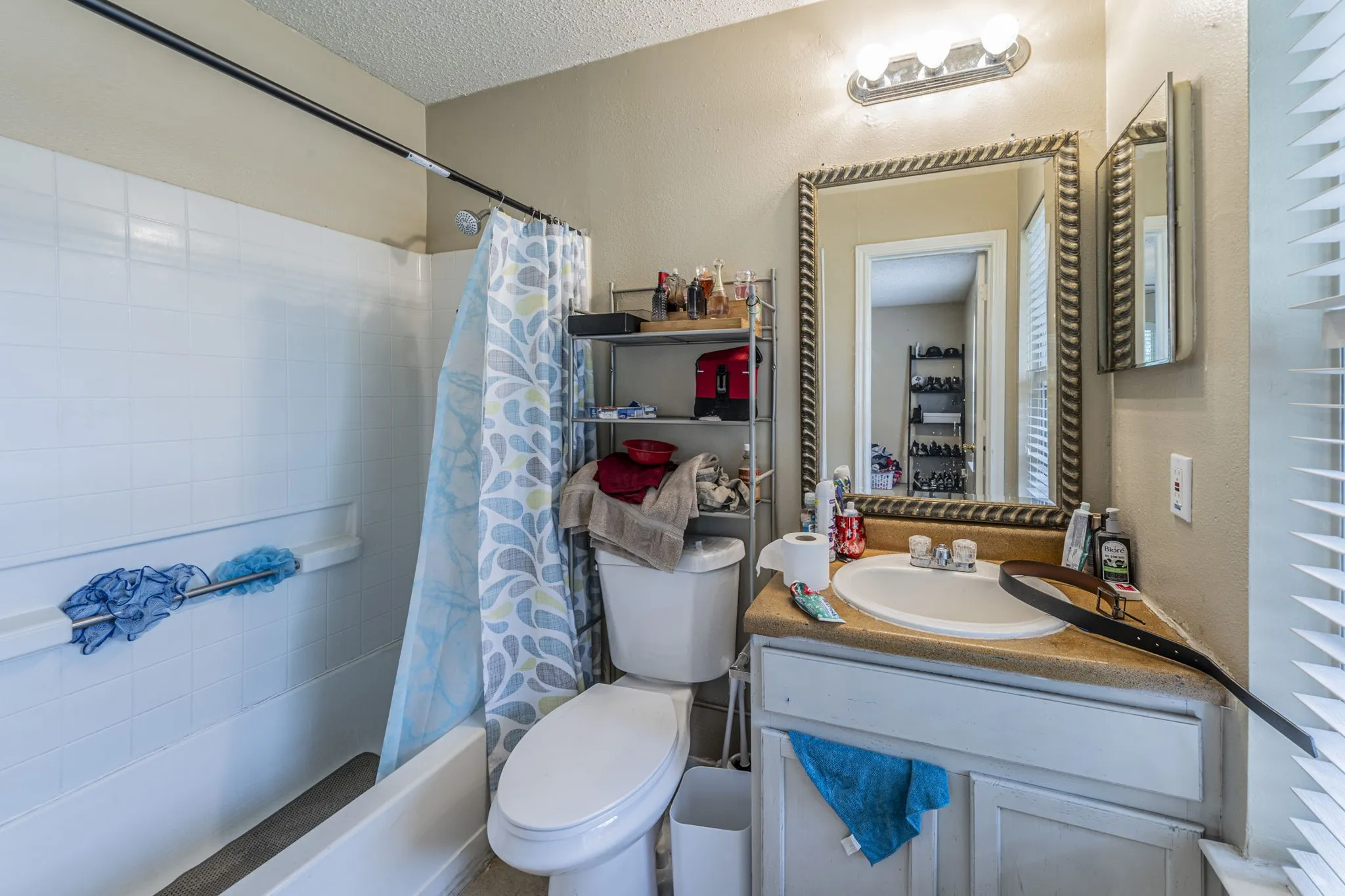 Single Family Residence For Sale in Dallas County , 6039 Blunter Street, Dallas, Texas 75241, 3 Bedrooms, 2 Bathrooms, Garage spaces, 1,056 Sqft, built in 1999, Price $185,000, mls#21254001, Real Estate Agent in Dallas, Homes For Sale in Dallas county, Homes For Sale in Dallas, Realtor in Dallas Texas, Real Estate Brokerage Independent Realty Texas, Luminita Cordes Realtor