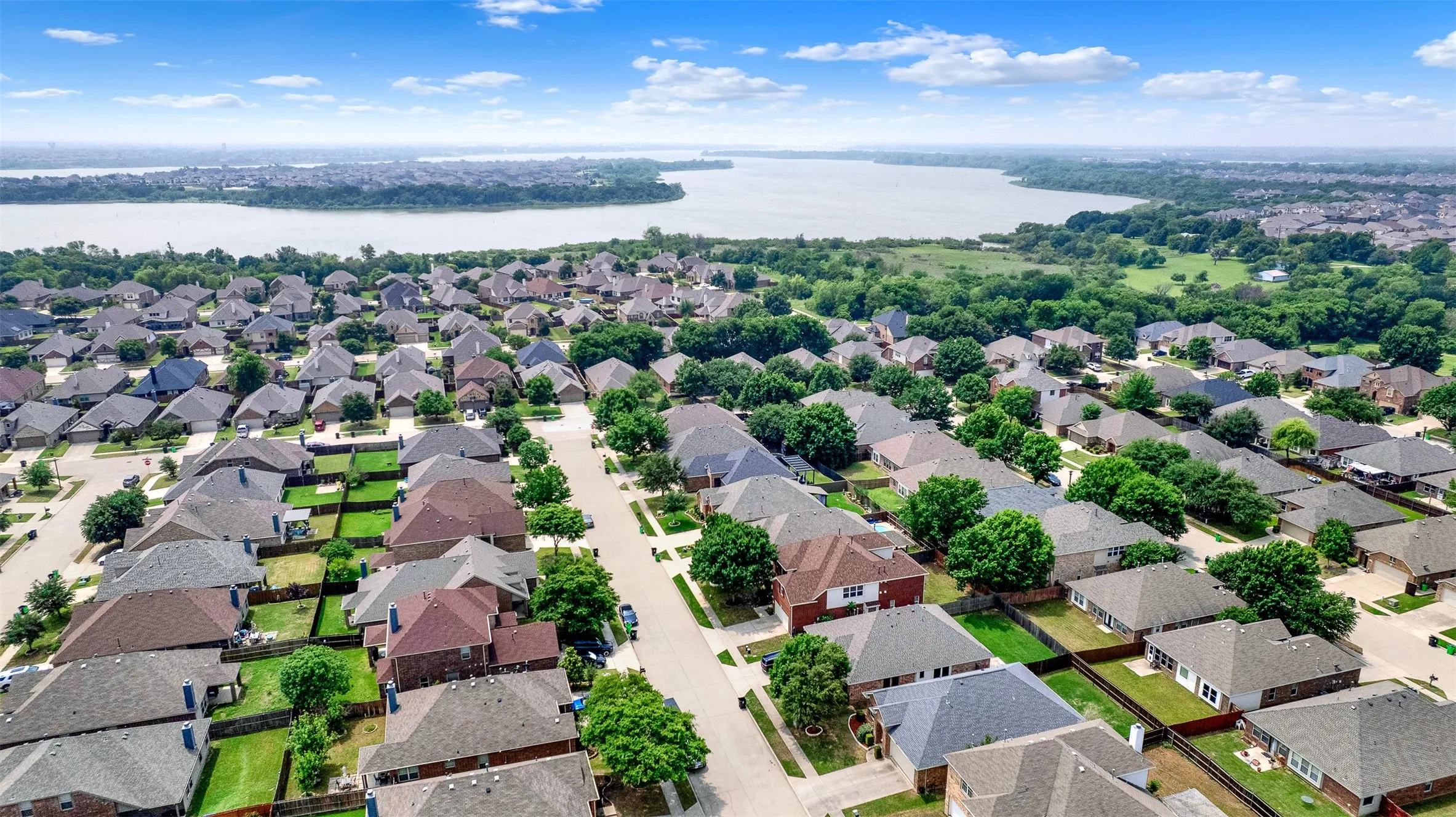 Single Family Residence For Sale in Denton County , 1412 Hawk Valley Drive, Little Elm, Texas 75068, 4 Bedroom, 4 Bathroom, 2 Garage spaces, 3,102 Sqft, built in 2008, Preowned, mls#21251557, Real Estate Agent in Little Elm, Homes For Sale in Denton county, Homes For Sale in Little Elm, Realtor in Little Elm Texas, Real Estate Brokerage Independent Realty Texas, Luminita Cordes Realtor