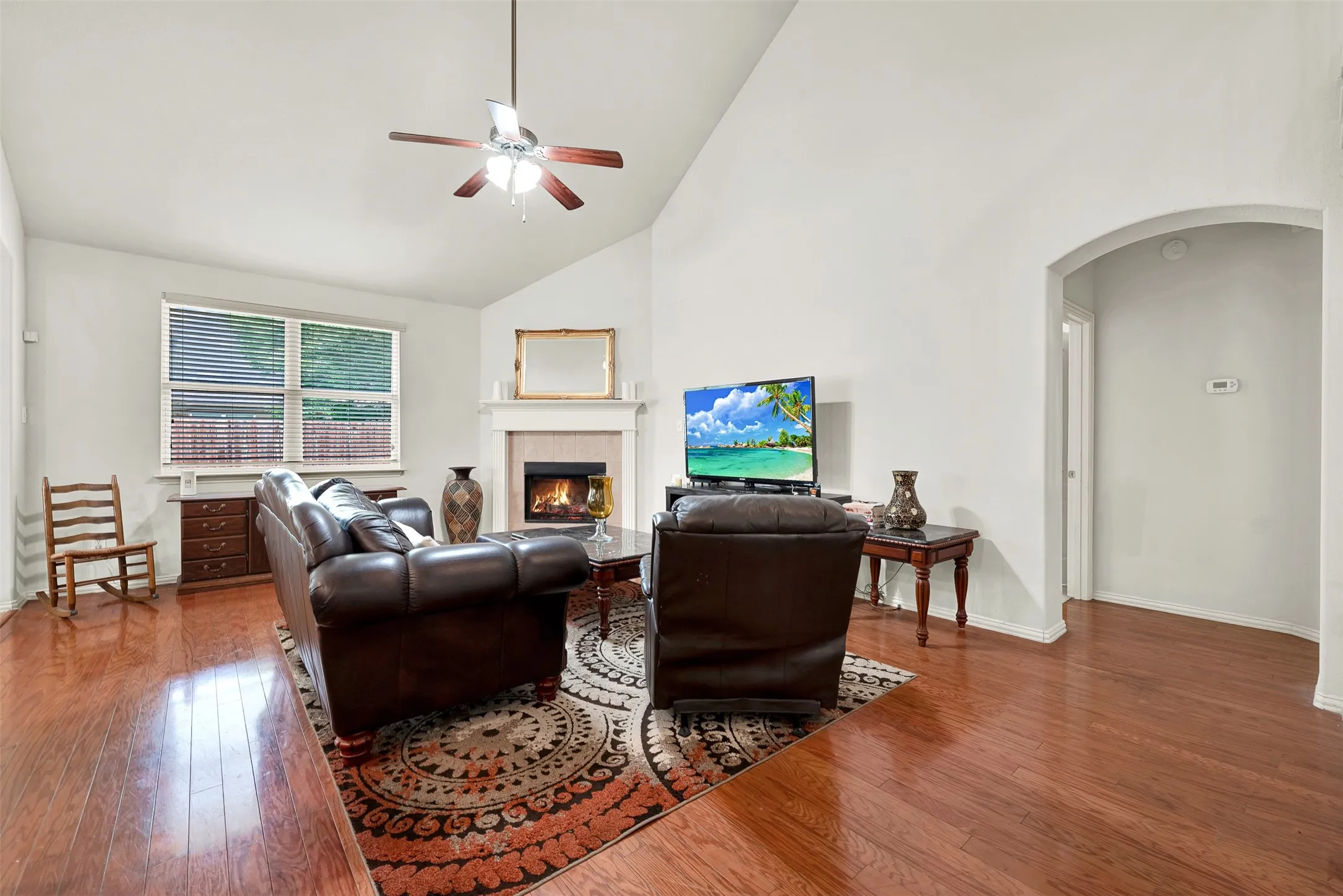 Single Family Residence For Sale in Denton County , 1412 Hawk Valley Drive, Little Elm, Texas 75068, 4 Bedroom, 4 Bathroom, 2 Garage spaces, 3,102 Sqft, built in 2008, Preowned, mls#21251557, Real Estate Agent in Little Elm, Homes For Sale in Denton county, Homes For Sale in Little Elm, Realtor in Little Elm Texas, Real Estate Brokerage Independent Realty Texas, Luminita Cordes Realtor