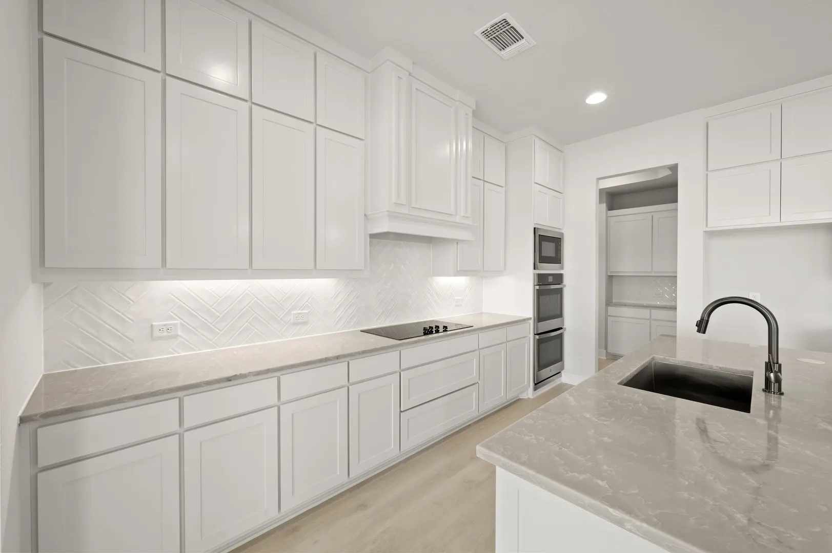Single Family Residence For Sale in Ellis County , 131 Adilynn Trail, Venus, Texas 76084, 4 Bedroom, 3 Bathroom, 3 Garage spaces, 3,195 Sqft, built in 2025, New Construction - Complete, mls#21253270, Real Estate Agent in Venus, Homes For Sale in Ellis county, Homes For Sale in Venus, Realtor in Venus Texas, Real Estate Brokerage Independent Realty Texas, Luminita Cordes Realtor