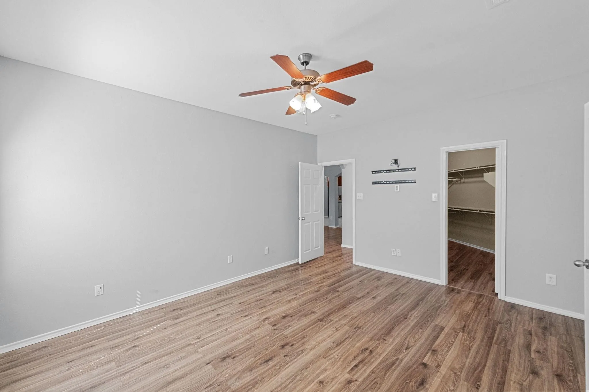 Single Family Residence For Sale in Tarrant County , 5813 Fathom Drive, Fort Worth, Texas 76135, 4 Bedroom, 2 Bathroom, 2 Garage spaces, 2,156 Sqft, built in 2006, Preowned, mls#21253607, Real Estate Agent in Fort Worth, Homes For Sale in Tarrant county, Homes For Sale in Fort Worth, Realtor in Fort Worth Texas, Real Estate Brokerage Independent Realty Texas, Luminita Cordes Realtor