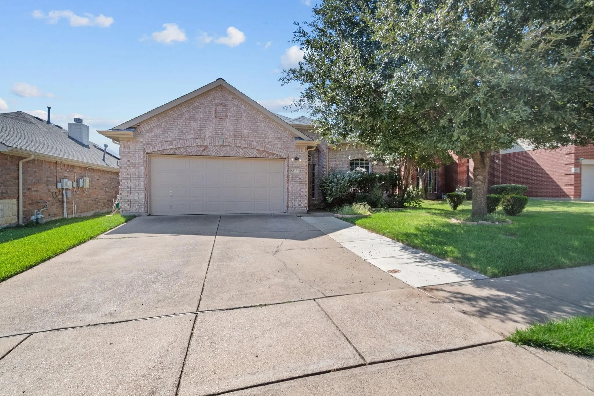 Single Family Residence For Sale in Tarrant County , 5813 Fathom Drive, Fort Worth, Texas 76135, 4 Bedroom, 2 Bathroom, 2 Garage spaces, 2,156 Sqft, built in 2006, Preowned, mls#21253607, Real Estate Agent in Fort Worth, Homes For Sale in Tarrant county, Homes For Sale in Fort Worth, Realtor in Fort Worth Texas, Real Estate Brokerage Independent Realty Texas, Luminita Cordes Realtor