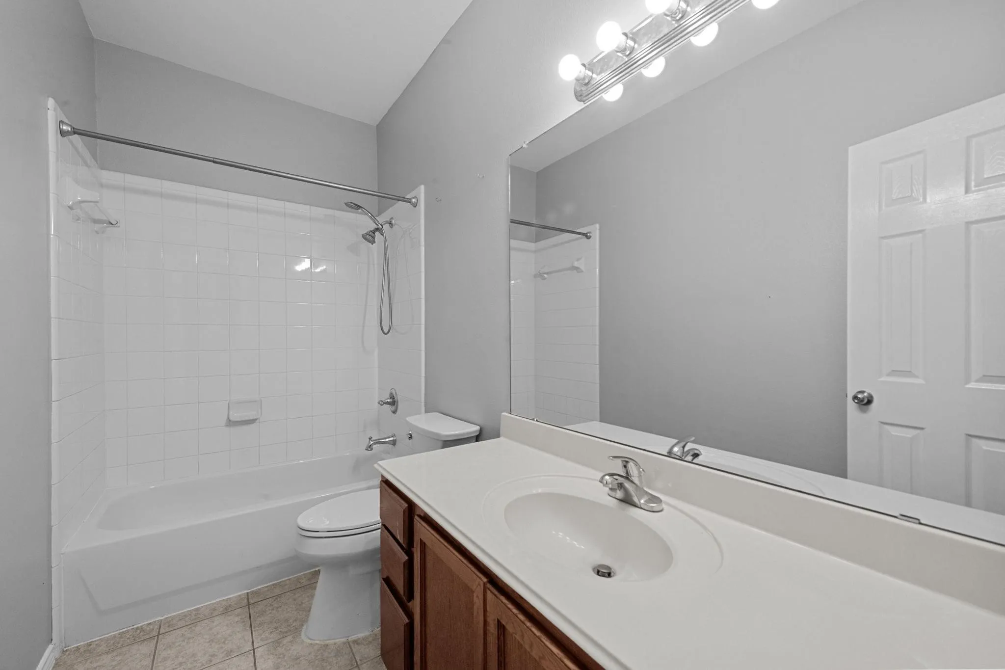 Single Family Residence For Sale in Tarrant County , 5813 Fathom Drive, Fort Worth, Texas 76135, 4 Bedroom, 2 Bathroom, 2 Garage spaces, 2,156 Sqft, built in 2006, Preowned, mls#21253607, Real Estate Agent in Fort Worth, Homes For Sale in Tarrant county, Homes For Sale in Fort Worth, Realtor in Fort Worth Texas, Real Estate Brokerage Independent Realty Texas, Luminita Cordes Realtor