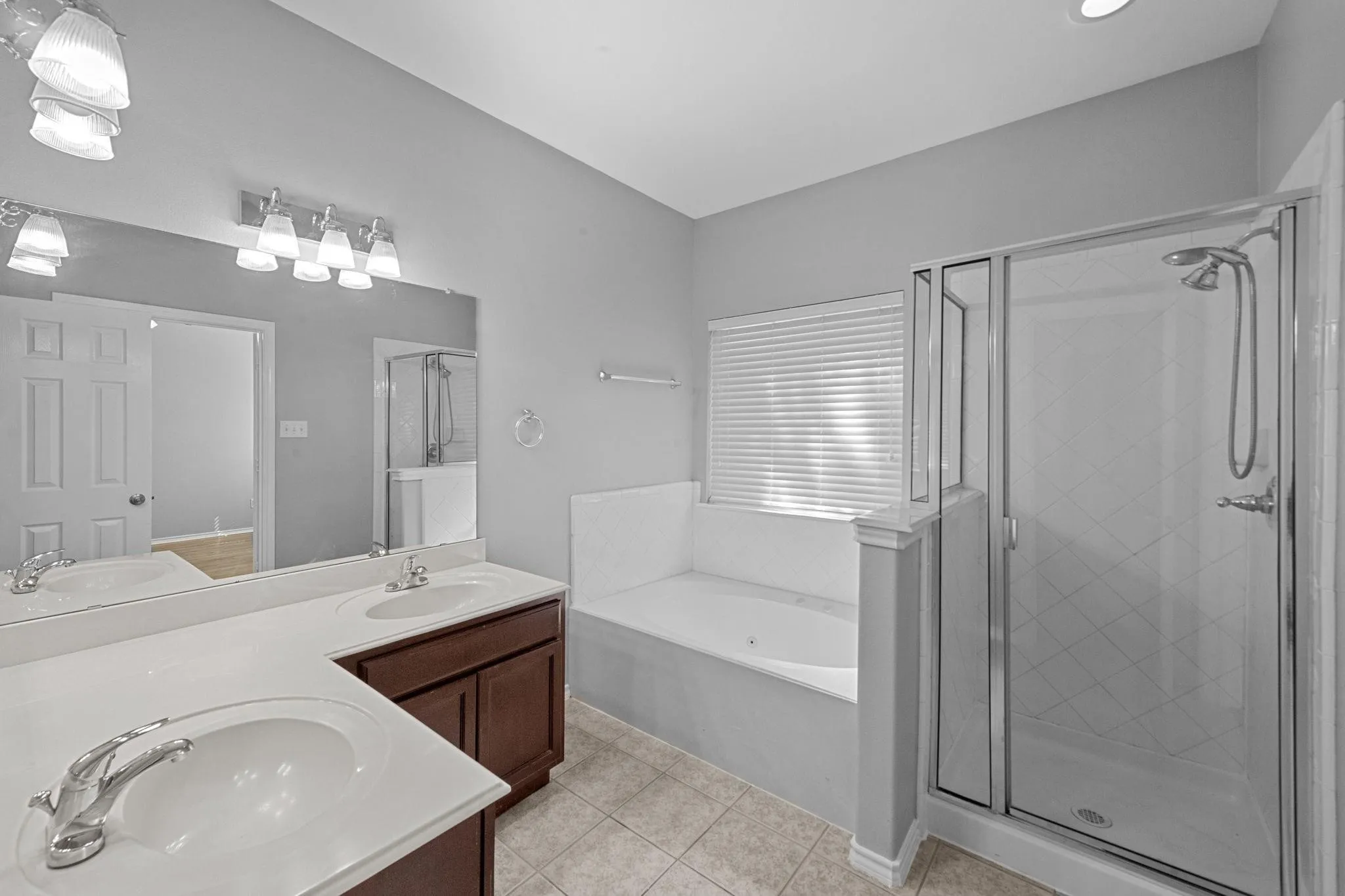 Single Family Residence For Sale in Tarrant County , 5813 Fathom Drive, Fort Worth, Texas 76135, 4 Bedroom, 2 Bathroom, 2 Garage spaces, 2,156 Sqft, built in 2006, Preowned, mls#21253607, Real Estate Agent in Fort Worth, Homes For Sale in Tarrant county, Homes For Sale in Fort Worth, Realtor in Fort Worth Texas, Real Estate Brokerage Independent Realty Texas, Luminita Cordes Realtor