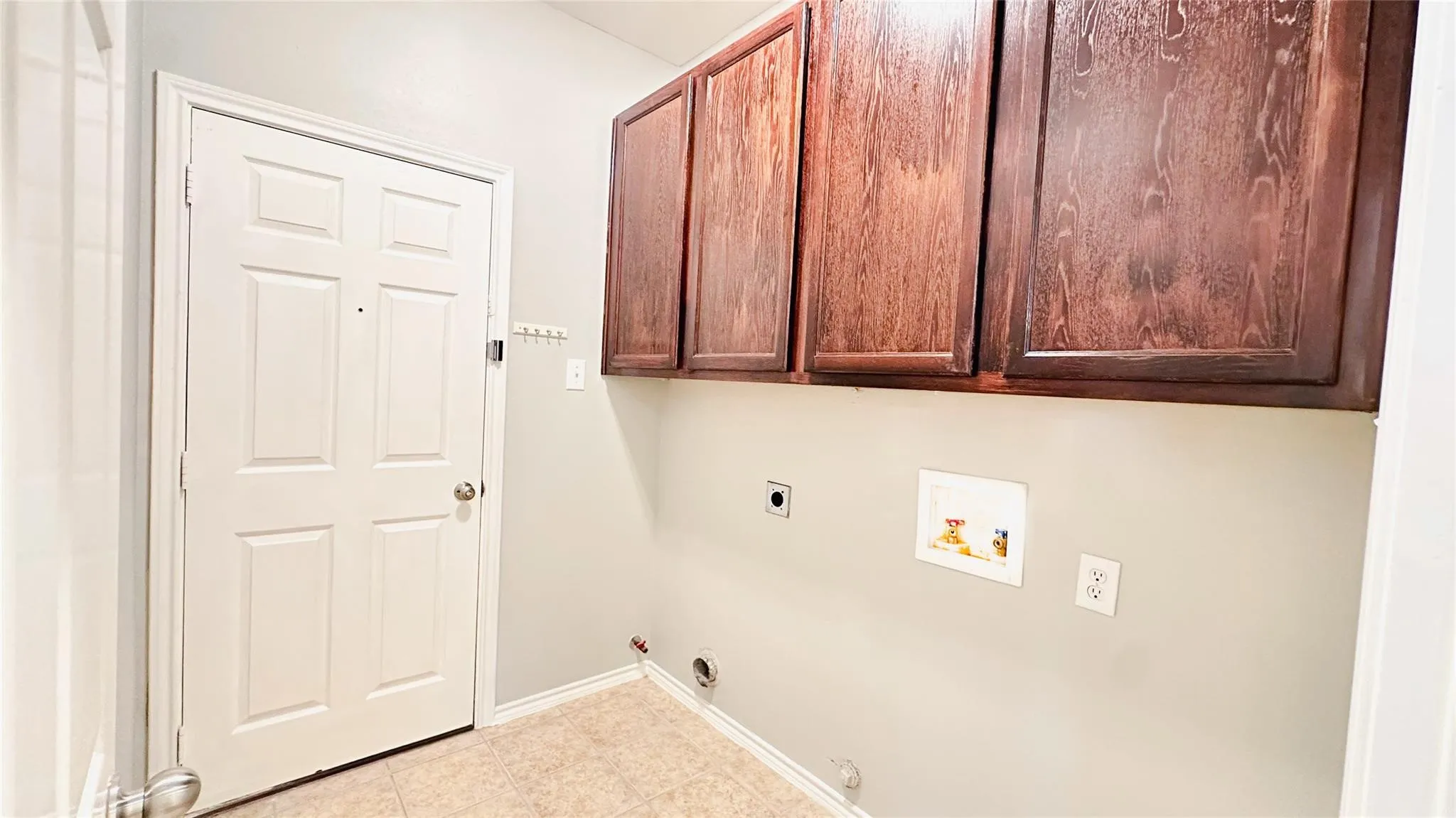 Single Family Residence For Sale in Tarrant County , 5813 Fathom Drive, Fort Worth, Texas 76135, 4 Bedroom, 2 Bathroom, 2 Garage spaces, 2,156 Sqft, built in 2006, Preowned, mls#21253607, Real Estate Agent in Fort Worth, Homes For Sale in Tarrant county, Homes For Sale in Fort Worth, Realtor in Fort Worth Texas, Real Estate Brokerage Independent Realty Texas, Luminita Cordes Realtor