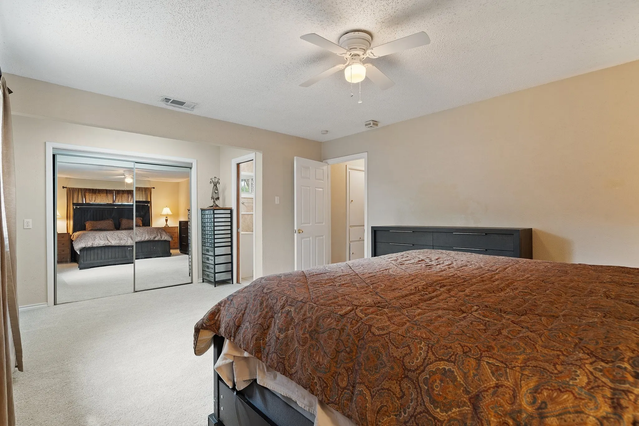 Single Family Residence For Sale in Dallas County , 717 Van Horn Drive, Irving, Texas 75060, 3 Bedrooms, 2 Bathrooms, 2 Garage spaces, 1,604 Sqft, built in 1955, Price $369,000, mls#21245025, Real Estate Agent in Irving, Homes For Sale in Dallas county, Homes For Sale in Irving, Realtor in Irving Texas, Real Estate Brokerage Independent Realty Texas, Luminita Cordes Realtor
