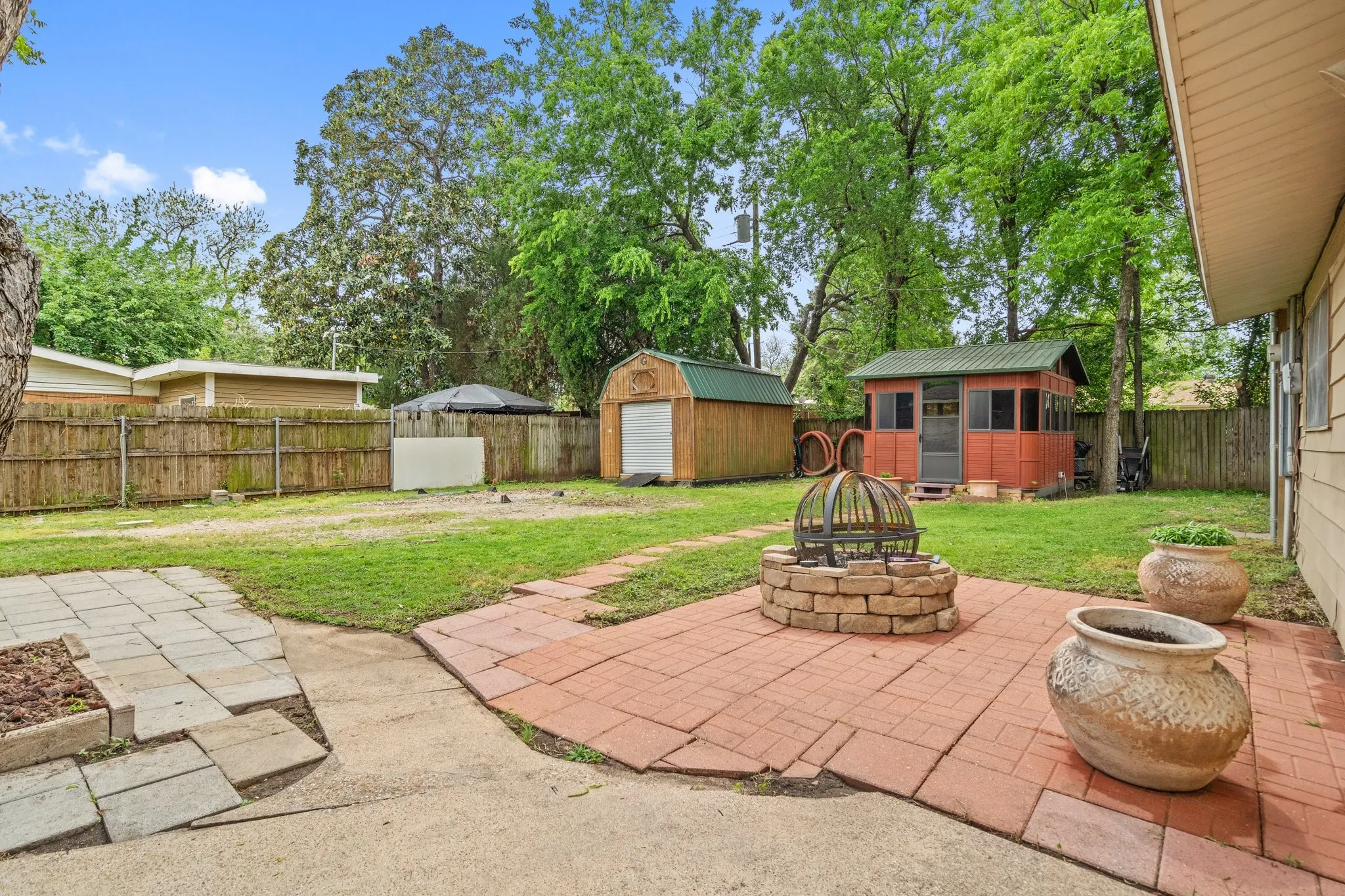 Single Family Residence For Sale in Dallas County , 717 Van Horn Drive, Irving, Texas 75060, 3 Bedrooms, 2 Bathrooms, 2 Garage spaces, 1,604 Sqft, built in 1955, Price $369,000, mls#21245025, Real Estate Agent in Irving, Homes For Sale in Dallas county, Homes For Sale in Irving, Realtor in Irving Texas, Real Estate Brokerage Independent Realty Texas, Luminita Cordes Realtor