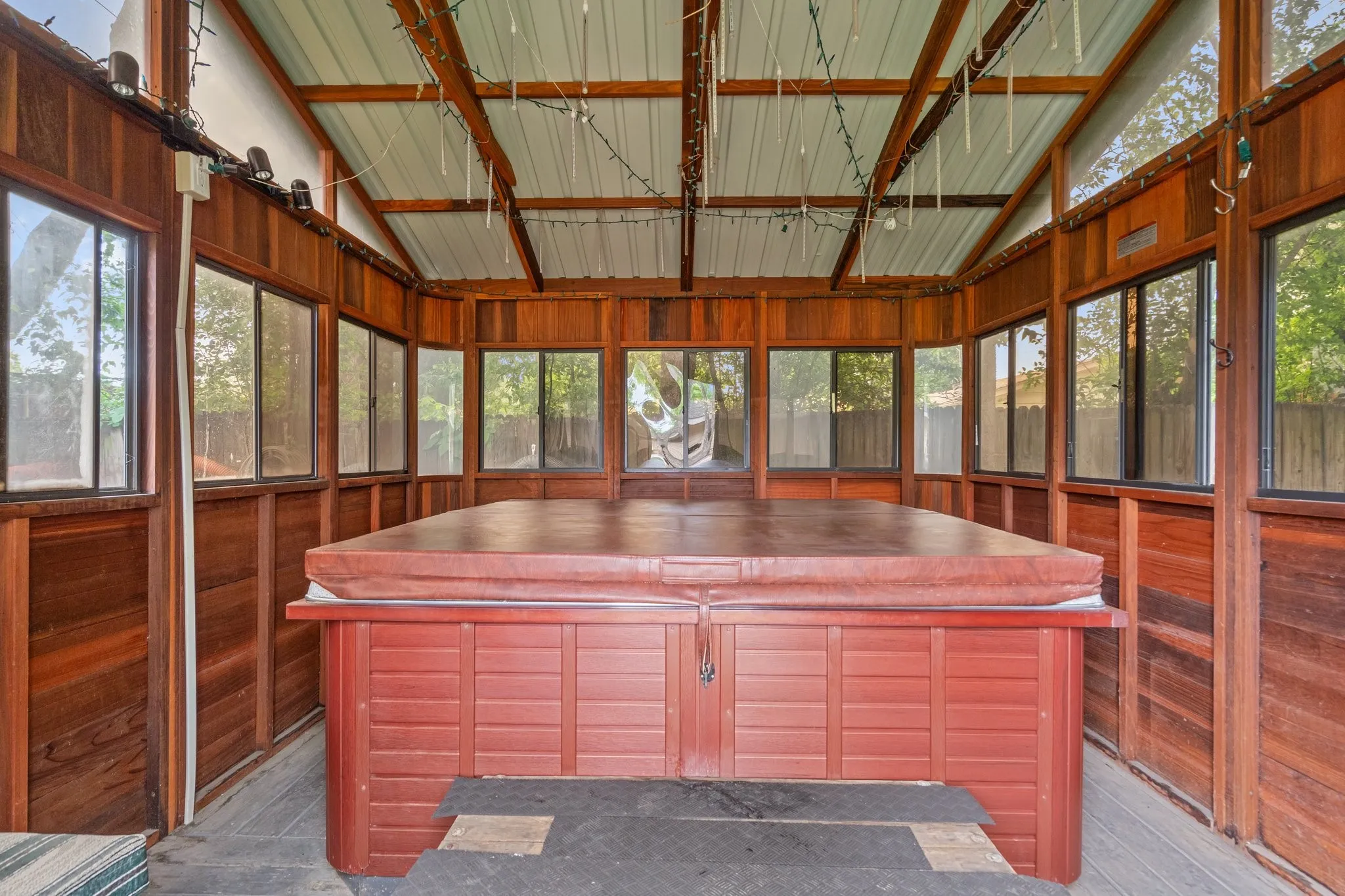 Single Family Residence For Sale in Dallas County , 717 Van Horn Drive, Irving, Texas 75060, 3 Bedrooms, 2 Bathrooms, 2 Garage spaces, 1,604 Sqft, built in 1955, Price $369,000, mls#21245025, Real Estate Agent in Irving, Homes For Sale in Dallas county, Homes For Sale in Irving, Realtor in Irving Texas, Real Estate Brokerage Independent Realty Texas, Luminita Cordes Realtor