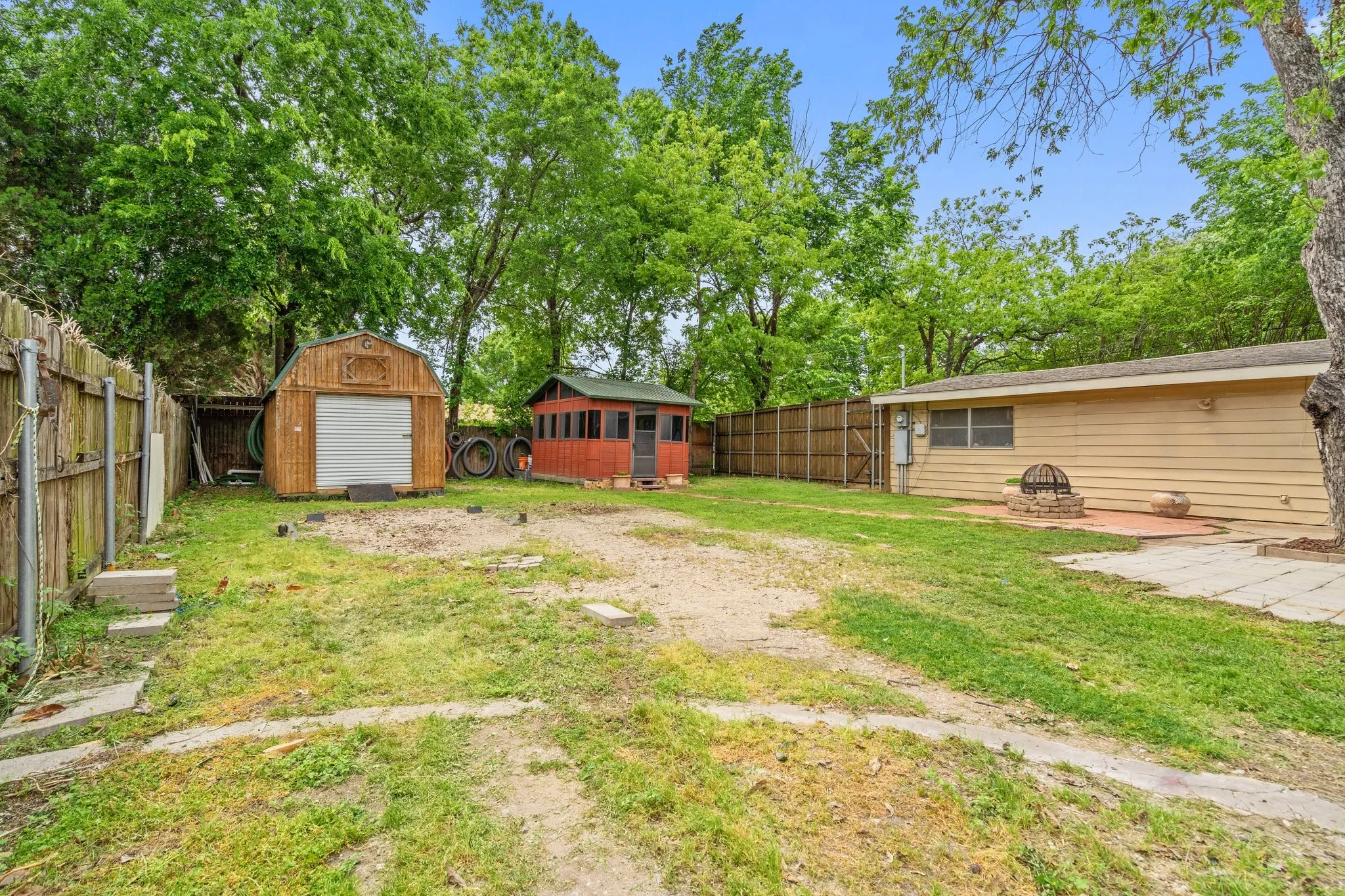 Single Family Residence For Sale in Dallas County , 717 Van Horn Drive, Irving, Texas 75060, 3 Bedrooms, 2 Bathrooms, 2 Garage spaces, 1,604 Sqft, built in 1955, Price $369,000, mls#21245025, Real Estate Agent in Irving, Homes For Sale in Dallas county, Homes For Sale in Irving, Realtor in Irving Texas, Real Estate Brokerage Independent Realty Texas, Luminita Cordes Realtor