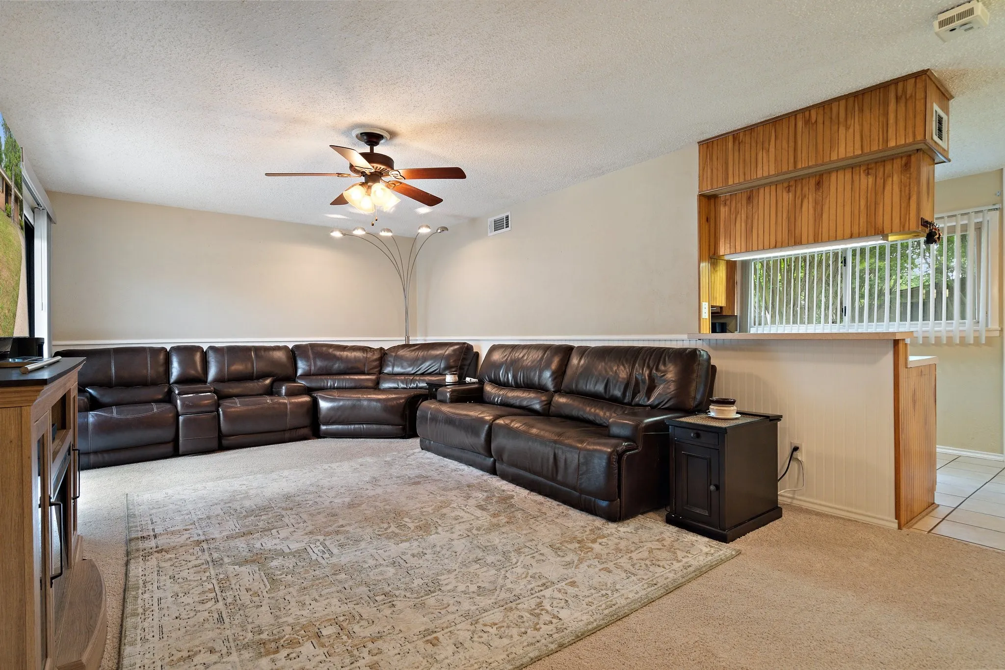 Single Family Residence For Sale in Dallas County , 717 Van Horn Drive, Irving, Texas 75060, 3 Bedrooms, 2 Bathrooms, 2 Garage spaces, 1,604 Sqft, built in 1955, Price $369,000, mls#21245025, Real Estate Agent in Irving, Homes For Sale in Dallas county, Homes For Sale in Irving, Realtor in Irving Texas, Real Estate Brokerage Independent Realty Texas, Luminita Cordes Realtor