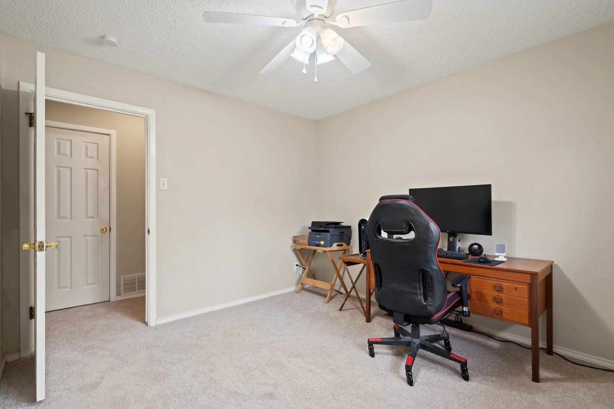 Single Family Residence For Sale in Dallas County , 717 Van Horn Drive, Irving, Texas 75060, 3 Bedrooms, 2 Bathrooms, 2 Garage spaces, 1,604 Sqft, built in 1955, Price $369,000, mls#21245025, Real Estate Agent in Irving, Homes For Sale in Dallas county, Homes For Sale in Irving, Realtor in Irving Texas, Real Estate Brokerage Independent Realty Texas, Luminita Cordes Realtor