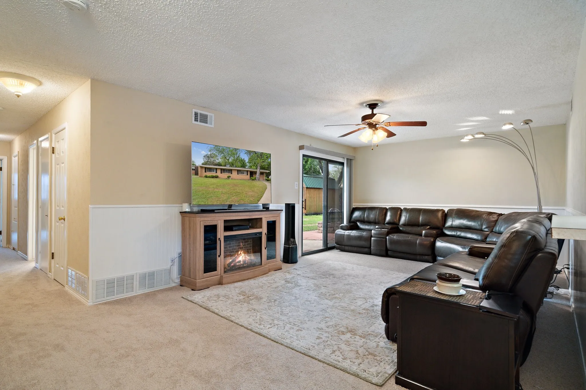 Single Family Residence For Sale in Dallas County , 717 Van Horn Drive, Irving, Texas 75060, 3 Bedrooms, 2 Bathrooms, 2 Garage spaces, 1,604 Sqft, built in 1955, Price $369,000, mls#21245025, Real Estate Agent in Irving, Homes For Sale in Dallas county, Homes For Sale in Irving, Realtor in Irving Texas, Real Estate Brokerage Independent Realty Texas, Luminita Cordes Realtor