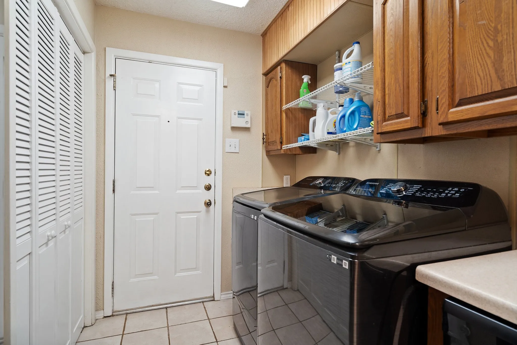 Single Family Residence For Sale in Dallas County , 717 Van Horn Drive, Irving, Texas 75060, 3 Bedrooms, 2 Bathrooms, 2 Garage spaces, 1,604 Sqft, built in 1955, Price $369,000, mls#21245025, Real Estate Agent in Irving, Homes For Sale in Dallas county, Homes For Sale in Irving, Realtor in Irving Texas, Real Estate Brokerage Independent Realty Texas, Luminita Cordes Realtor