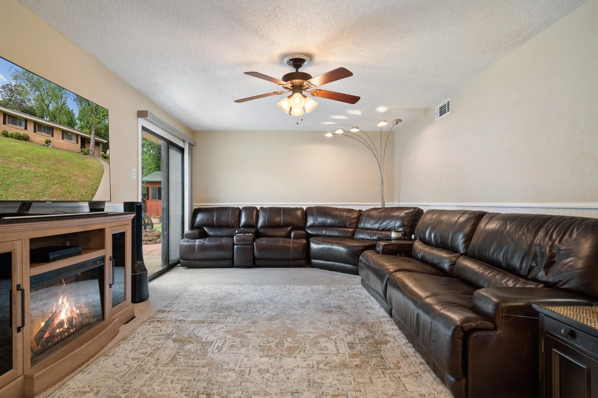 Single Family Residence For Sale in Dallas County , 717 Van Horn Drive, Irving, Texas 75060, 3 Bedrooms, 2 Bathrooms, 2 Garage spaces, 1,604 Sqft, built in 1955, Price $369,000, mls#21245025, Real Estate Agent in Irving, Homes For Sale in Dallas county, Homes For Sale in Irving, Realtor in Irving Texas, Real Estate Brokerage Independent Realty Texas, Luminita Cordes Realtor