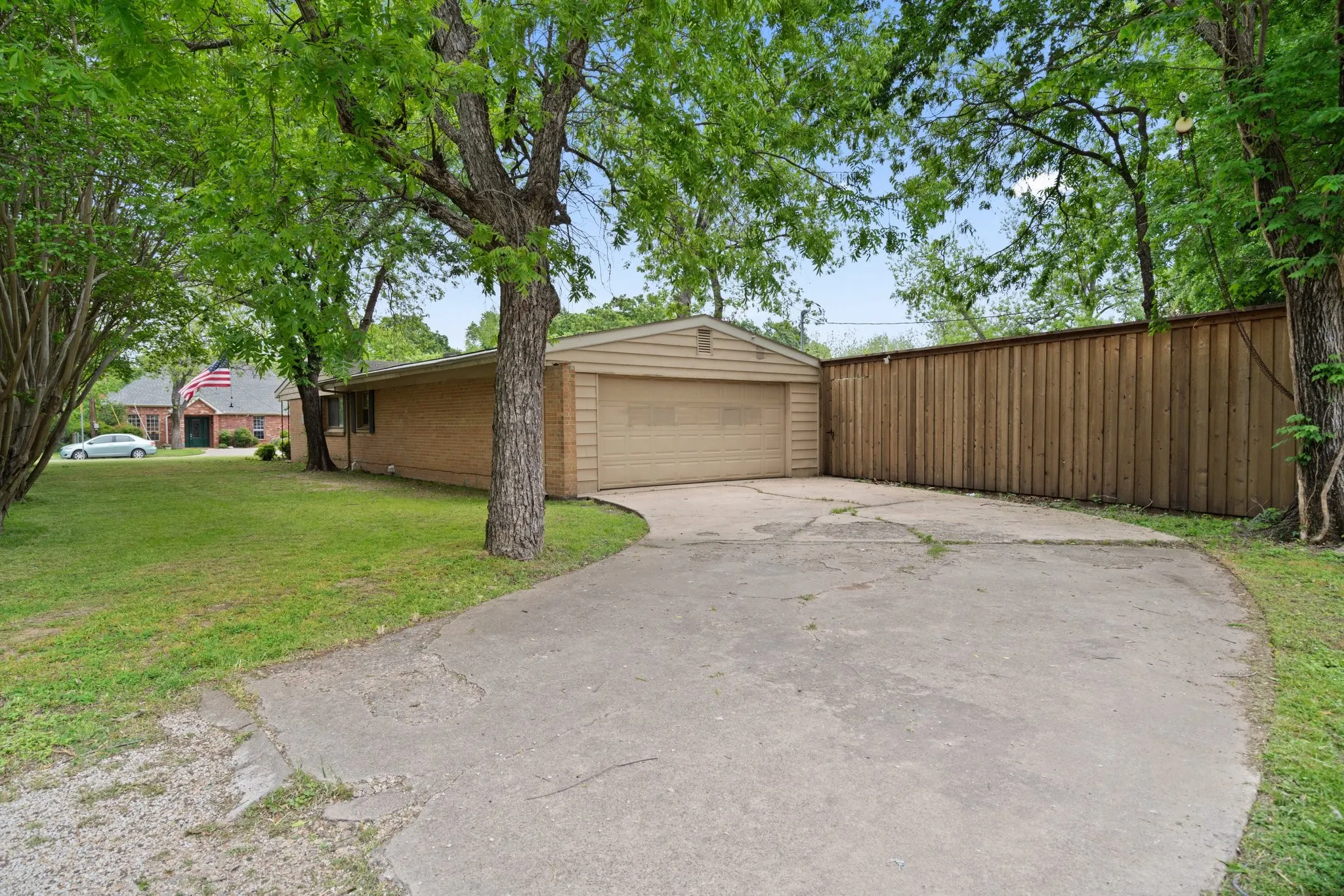 Single Family Residence For Sale in Dallas County , 717 Van Horn Drive, Irving, Texas 75060, 3 Bedrooms, 2 Bathrooms, 2 Garage spaces, 1,604 Sqft, built in 1955, Price $369,000, mls#21245025, Real Estate Agent in Irving, Homes For Sale in Dallas county, Homes For Sale in Irving, Realtor in Irving Texas, Real Estate Brokerage Independent Realty Texas, Luminita Cordes Realtor