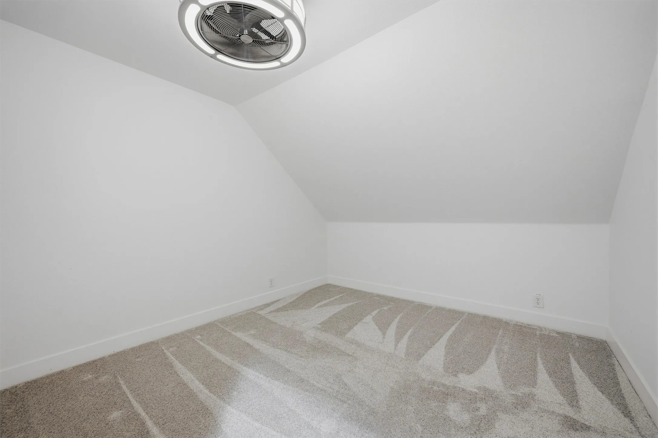 Single Family Residence For Rent in Grayson County , 720 Blanton Drive, Sherman, Texas 75092, 4 Bedroom, 2 Bathroom, 2 Garage spaces, 2,666 Sqft, built in 1980, Preowned, mls#21254021, Real Estate Agent in Sherman, Homes For Rent in Grayson county, Homes For Rent in Sherman, Realtor in Sherman Texas, Real Estate Brokerage Independent Realty Texas, Luminita Cordes Realtor