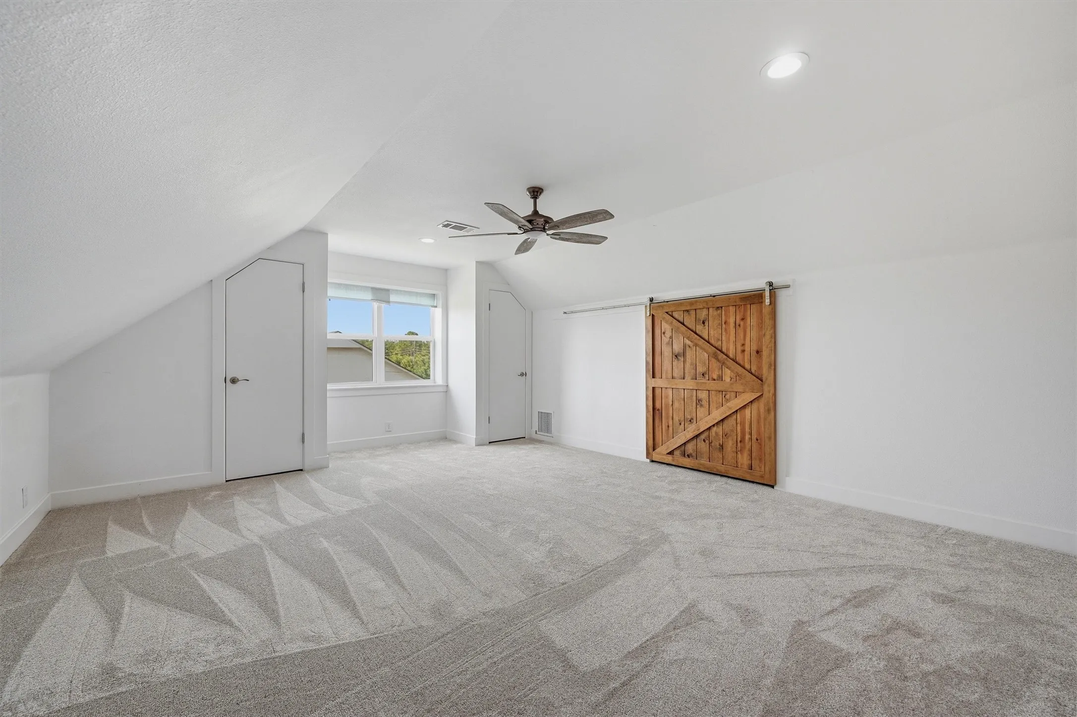 Single Family Residence For Rent in Grayson County , 720 Blanton Drive, Sherman, Texas 75092, 4 Bedroom, 2 Bathroom, 2 Garage spaces, 2,666 Sqft, built in 1980, Preowned, mls#21254021, Real Estate Agent in Sherman, Homes For Rent in Grayson county, Homes For Rent in Sherman, Realtor in Sherman Texas, Real Estate Brokerage Independent Realty Texas, Luminita Cordes Realtor