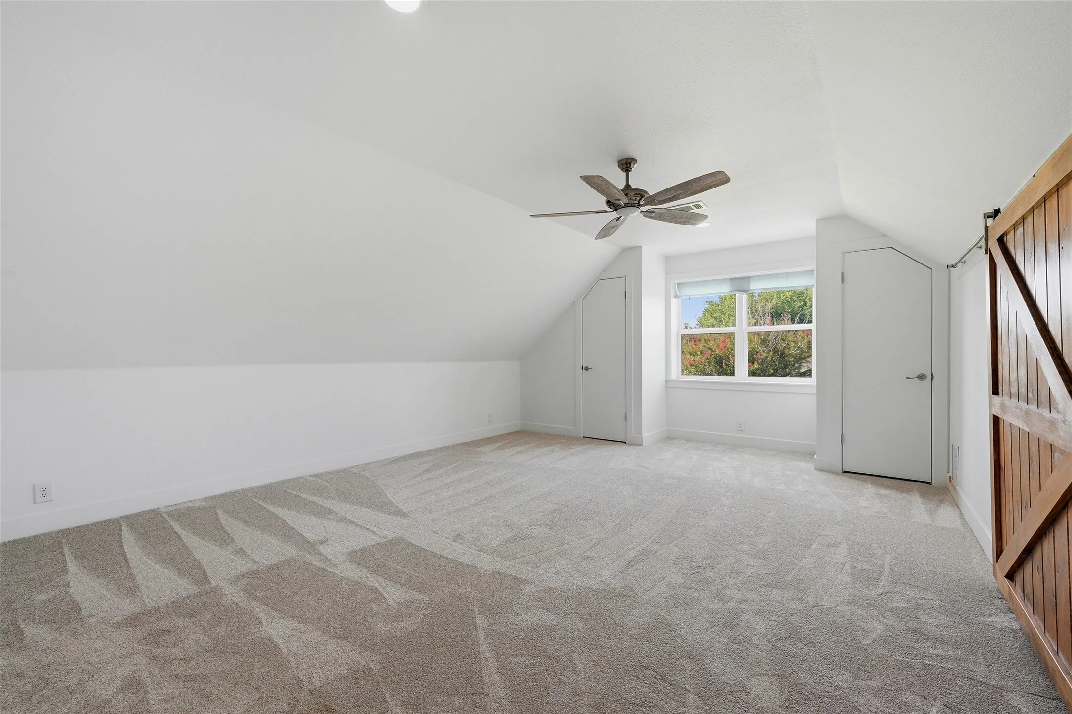 Single Family Residence For Rent in Grayson County , 720 Blanton Drive, Sherman, Texas 75092, 4 Bedroom, 2 Bathroom, 2 Garage spaces, 2,666 Sqft, built in 1980, Preowned, mls#21254021, Real Estate Agent in Sherman, Homes For Rent in Grayson county, Homes For Rent in Sherman, Realtor in Sherman Texas, Real Estate Brokerage Independent Realty Texas, Luminita Cordes Realtor