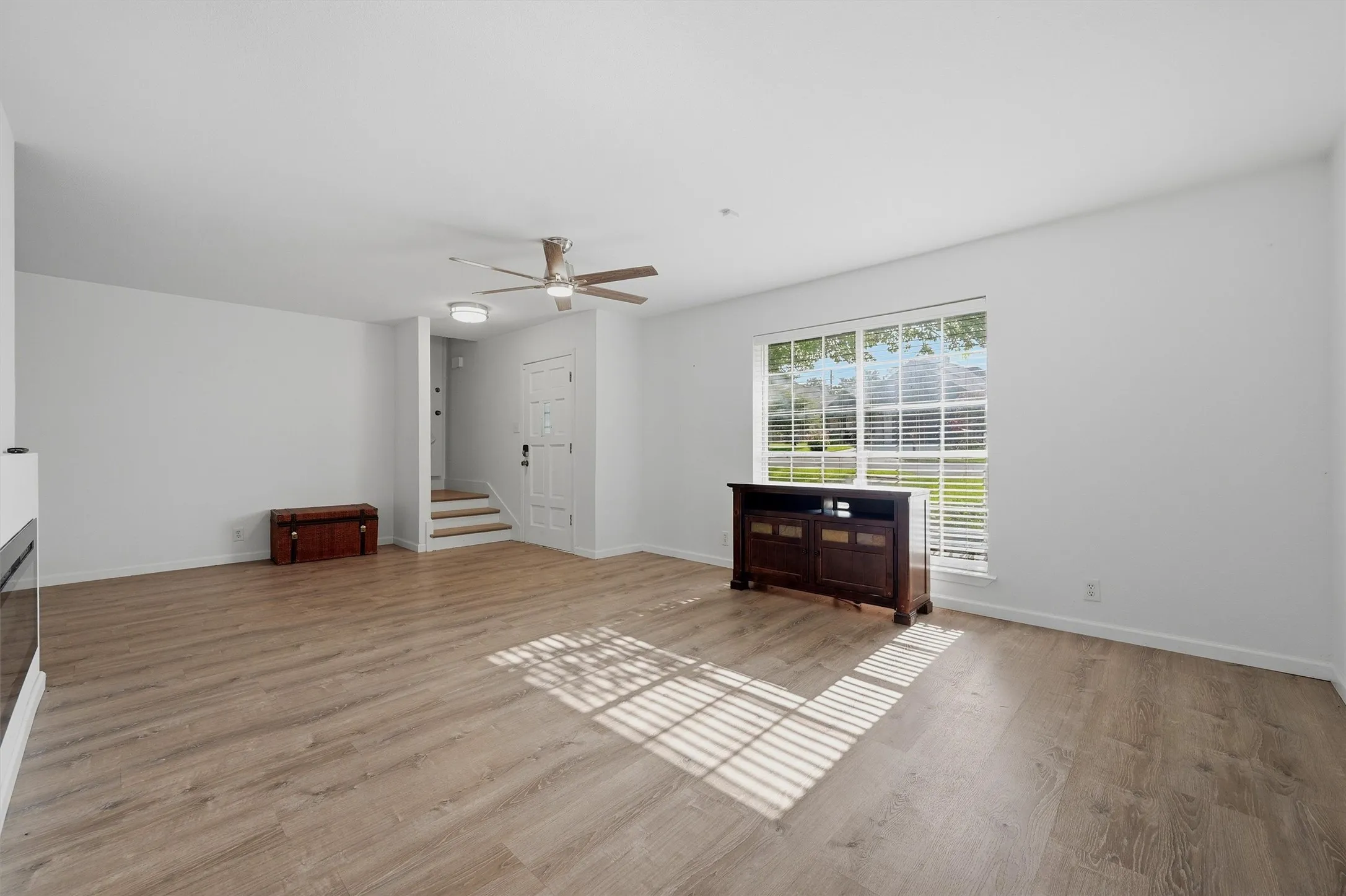 Single Family Residence For Rent in Grayson County , 720 Blanton Drive, Sherman, Texas 75092, 4 Bedroom, 2 Bathroom, 2 Garage spaces, 2,666 Sqft, built in 1980, Preowned, mls#21254021, Real Estate Agent in Sherman, Homes For Rent in Grayson county, Homes For Rent in Sherman, Realtor in Sherman Texas, Real Estate Brokerage Independent Realty Texas, Luminita Cordes Realtor