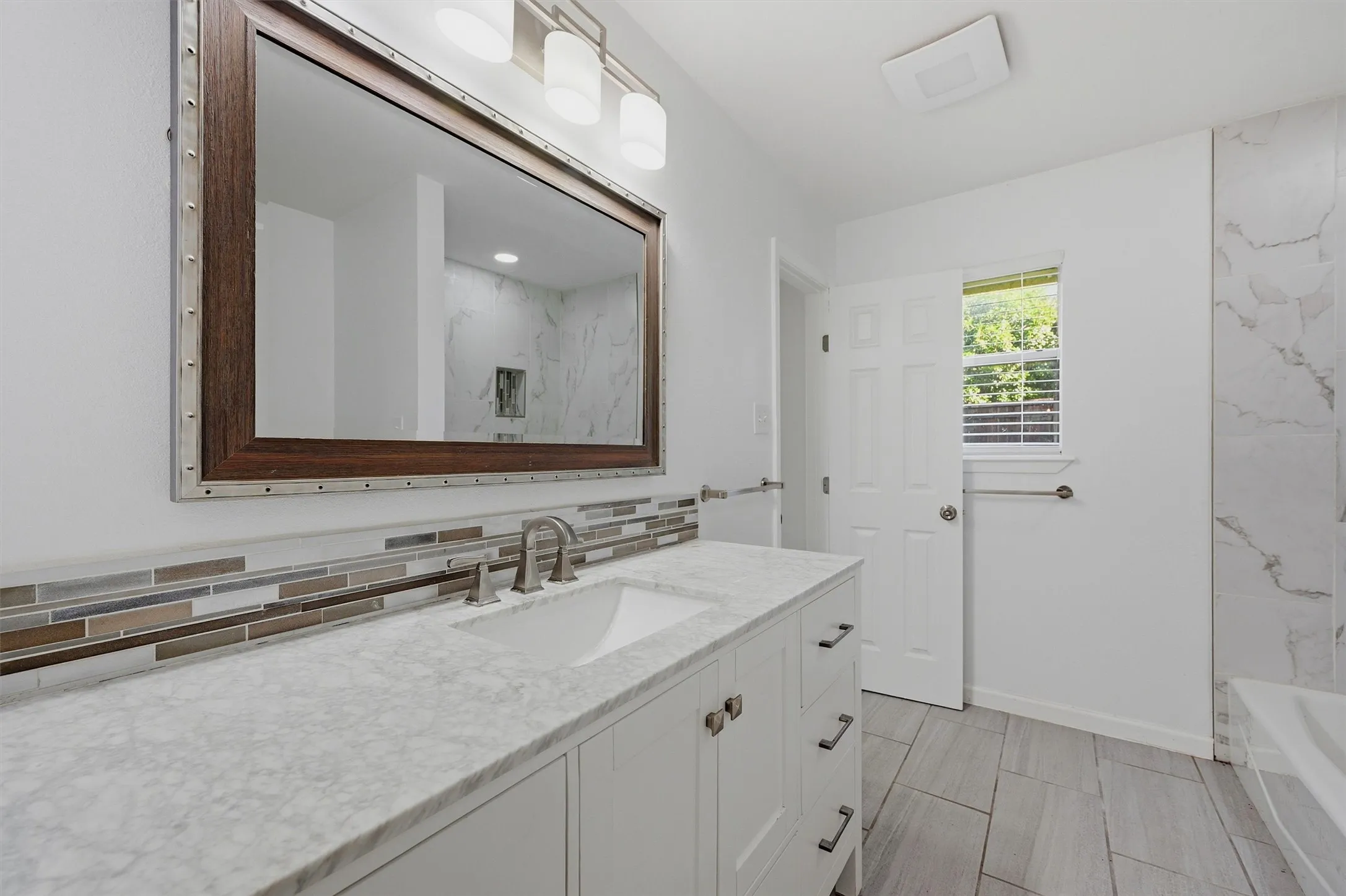 Single Family Residence For Rent in Grayson County , 720 Blanton Drive, Sherman, Texas 75092, 4 Bedroom, 2 Bathroom, 2 Garage spaces, 2,666 Sqft, built in 1980, Preowned, mls#21254021, Real Estate Agent in Sherman, Homes For Rent in Grayson county, Homes For Rent in Sherman, Realtor in Sherman Texas, Real Estate Brokerage Independent Realty Texas, Luminita Cordes Realtor