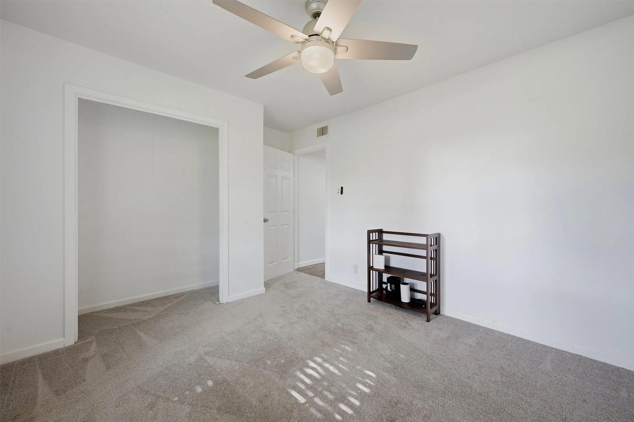 Single Family Residence For Rent in Grayson County , 720 Blanton Drive, Sherman, Texas 75092, 4 Bedroom, 2 Bathroom, 2 Garage spaces, 2,666 Sqft, built in 1980, Preowned, mls#21254021, Real Estate Agent in Sherman, Homes For Rent in Grayson county, Homes For Rent in Sherman, Realtor in Sherman Texas, Real Estate Brokerage Independent Realty Texas, Luminita Cordes Realtor