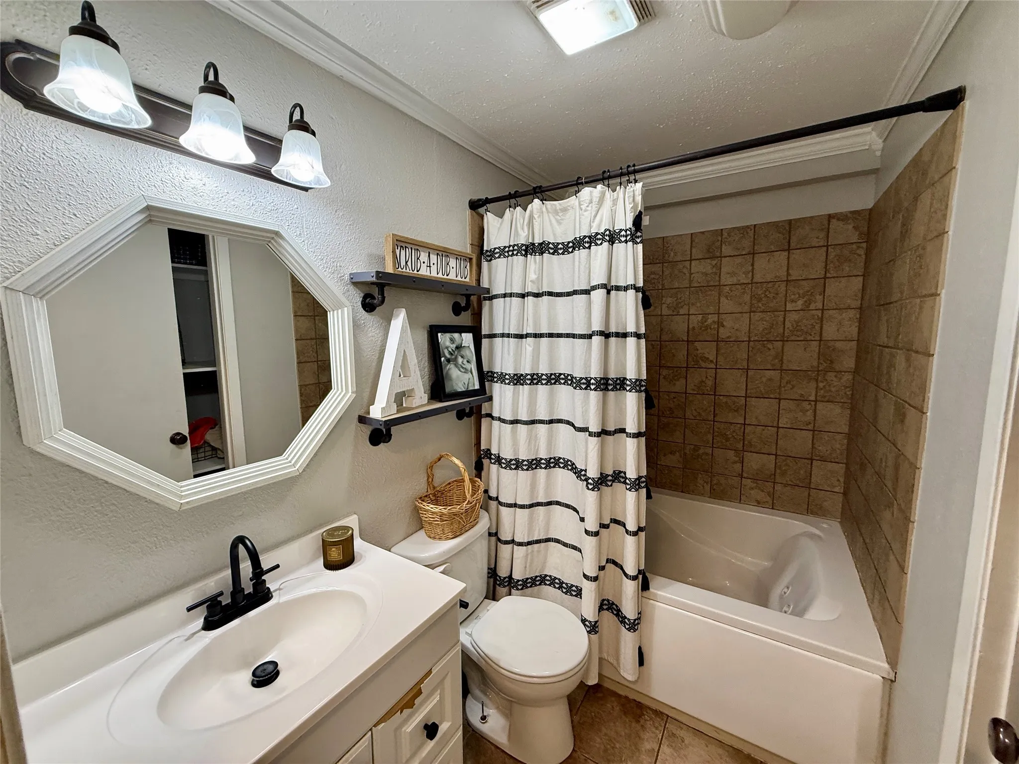 Single Family Residence For Sale in Brown County , 700b Garmon Drive, Early, Texas 76802, 3 Bedrooms, 2 Bathrooms, Garage spaces, 1,384 Sqft, built in 1945, Price $235,000, mls#21254030, Real Estate Agent in Early, Homes For Sale in Brown county, Homes For Sale in Early, Realtor in Early Texas, Real Estate Brokerage Independent Realty Texas, Luminita Cordes Realtor
