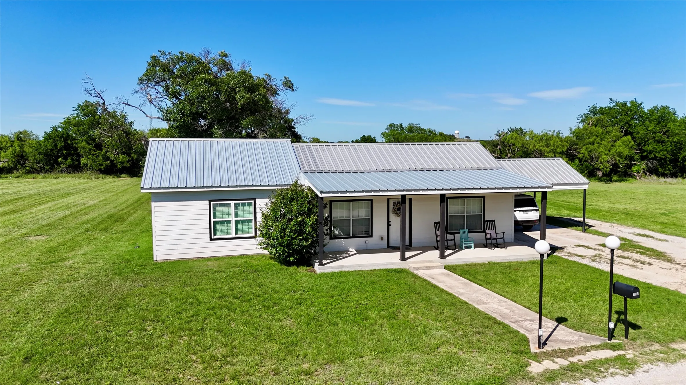 Single Family Residence For Sale in Brown County , 700b Garmon Drive, Early, Texas 76802, 3 Bedrooms, 2 Bathrooms, Garage spaces, 1,384 Sqft, built in 1945, Price $235,000, mls#21254030, Real Estate Agent in Early, Homes For Sale in Brown county, Homes For Sale in Early, Realtor in Early Texas, Real Estate Brokerage Independent Realty Texas, Luminita Cordes Realtor