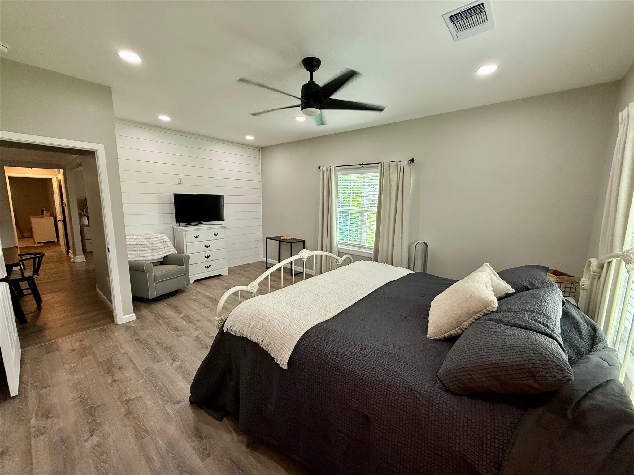 Single Family Residence For Sale in Brown County , 700b Garmon Drive, Early, Texas 76802, 3 Bedrooms, 2 Bathrooms, Garage spaces, 1,384 Sqft, built in 1945, Price $235,000, mls#21254030, Real Estate Agent in Early, Homes For Sale in Brown county, Homes For Sale in Early, Realtor in Early Texas, Real Estate Brokerage Independent Realty Texas, Luminita Cordes Realtor