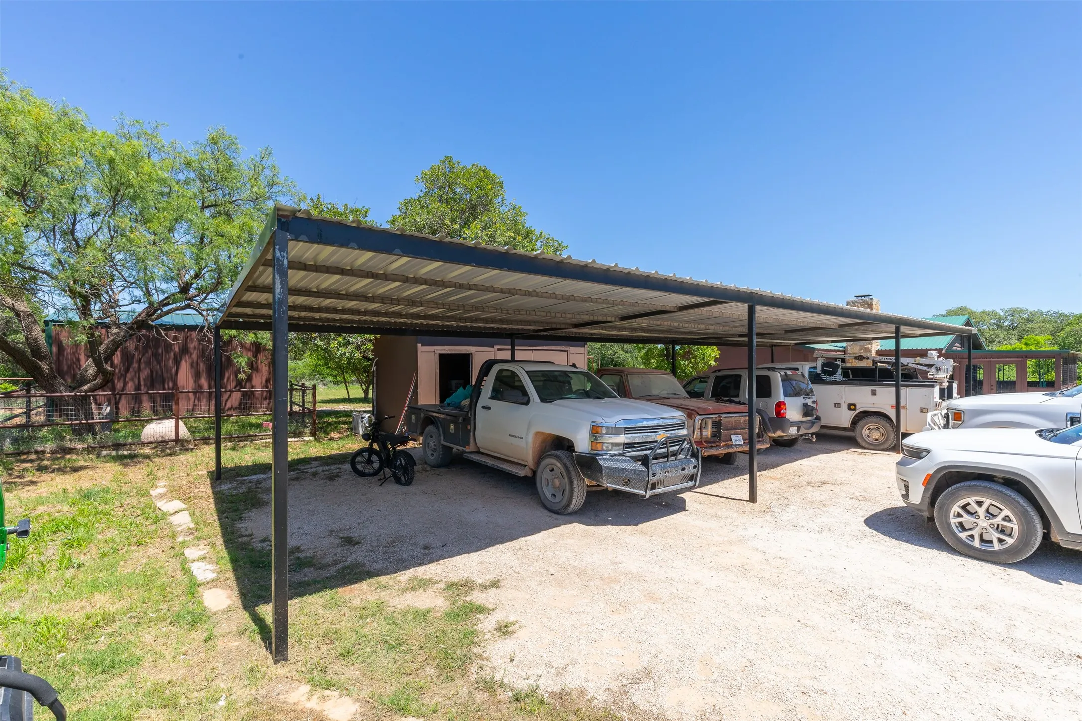 Single Family Residence For Sale in Jones County , 10227 County Road 379, Hawley, Texas 79525, 3 Bedroom, 2 Bathroom, Garage spaces, 1,511 Sqft, built in 2007, Preowned, mls#21252847, Real Estate Agent in Hawley, Homes For Sale in Jones county, Homes For Sale in Hawley, Realtor in Hawley Texas, Real Estate Brokerage Independent Realty Texas, Luminita Cordes Realtor