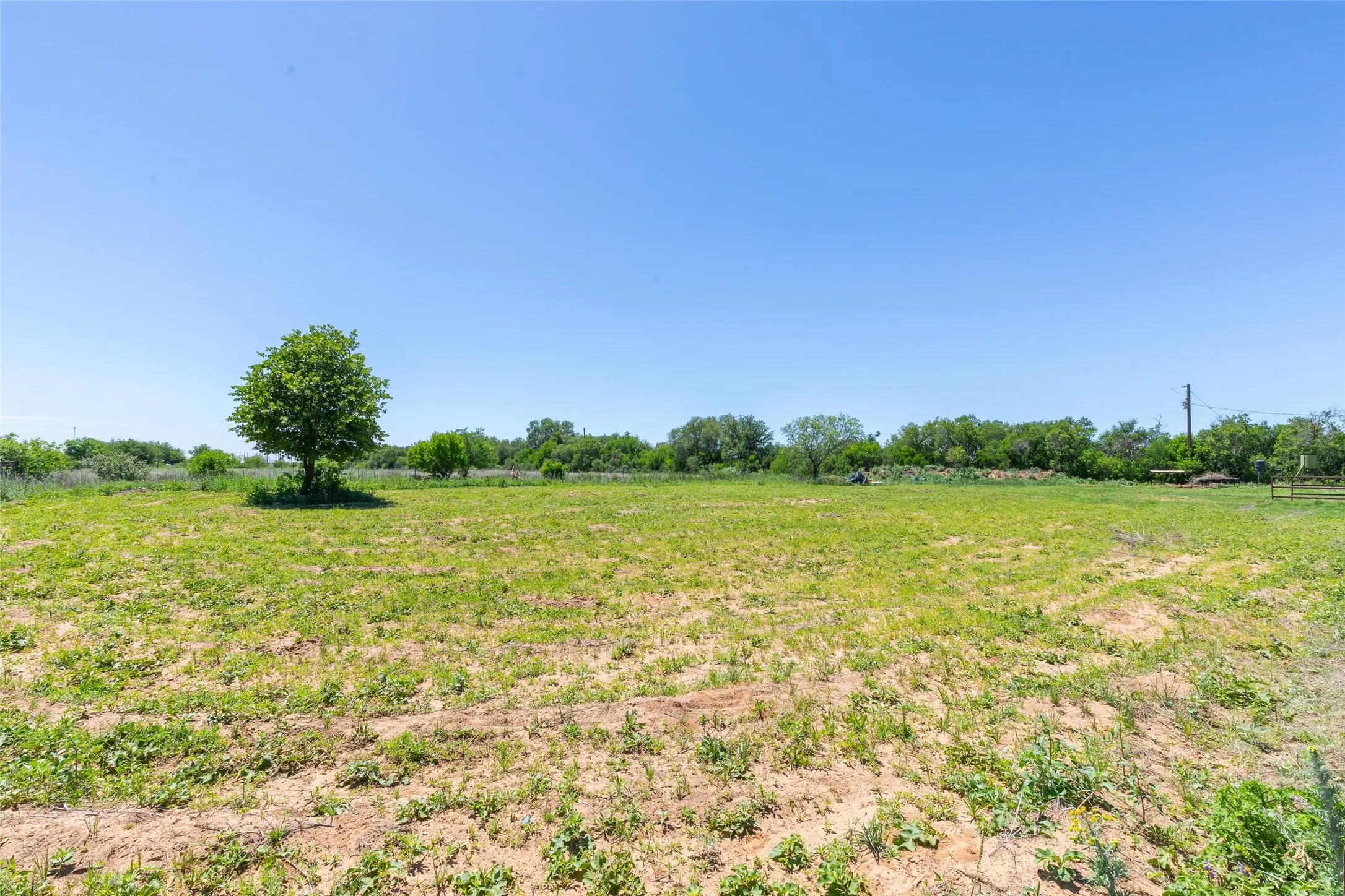 Single Family Residence For Sale in Jones County , 10227 County Road 379, Hawley, Texas 79525, 3 Bedroom, 2 Bathroom, Garage spaces, 1,511 Sqft, built in 2007, Preowned, mls#21252847, Real Estate Agent in Hawley, Homes For Sale in Jones county, Homes For Sale in Hawley, Realtor in Hawley Texas, Real Estate Brokerage Independent Realty Texas, Luminita Cordes Realtor