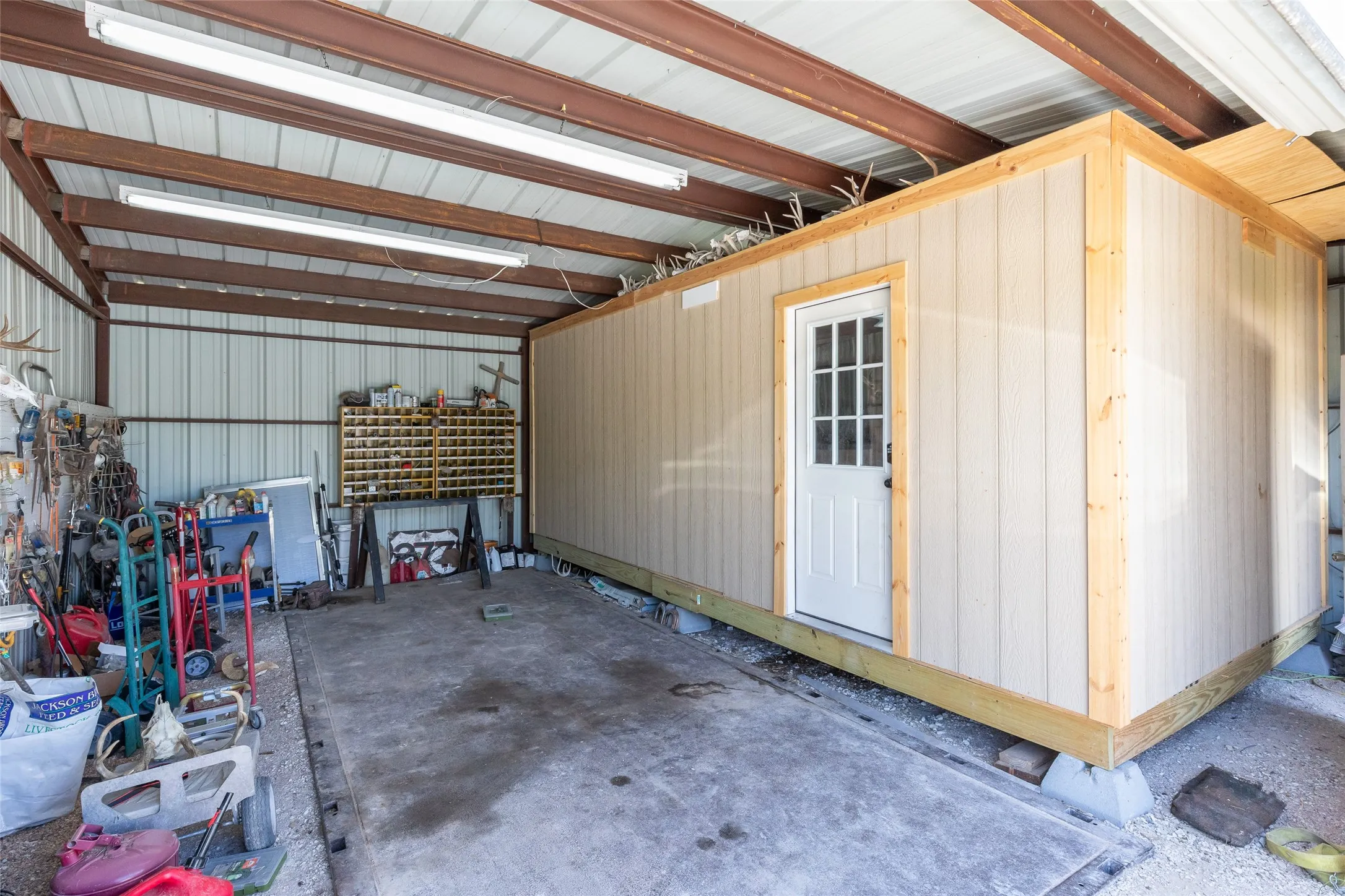 Single Family Residence For Sale in Jones County , 10227 County Road 379, Hawley, Texas 79525, 3 Bedroom, 2 Bathroom, Garage spaces, 1,511 Sqft, built in 2007, Preowned, mls#21252847, Real Estate Agent in Hawley, Homes For Sale in Jones county, Homes For Sale in Hawley, Realtor in Hawley Texas, Real Estate Brokerage Independent Realty Texas, Luminita Cordes Realtor