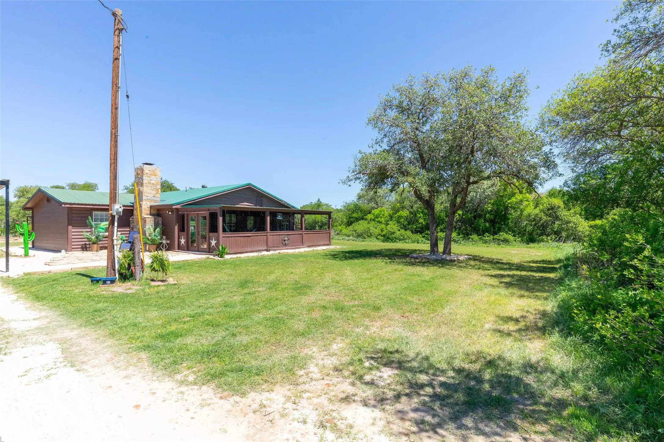 Single Family Residence For Sale in Jones County , 10227 County Road 379, Hawley, Texas 79525, 3 Bedroom, 2 Bathroom, Garage spaces, 1,511 Sqft, built in 2007, Preowned, mls#21252847, Real Estate Agent in Hawley, Homes For Sale in Jones county, Homes For Sale in Hawley, Realtor in Hawley Texas, Real Estate Brokerage Independent Realty Texas, Luminita Cordes Realtor