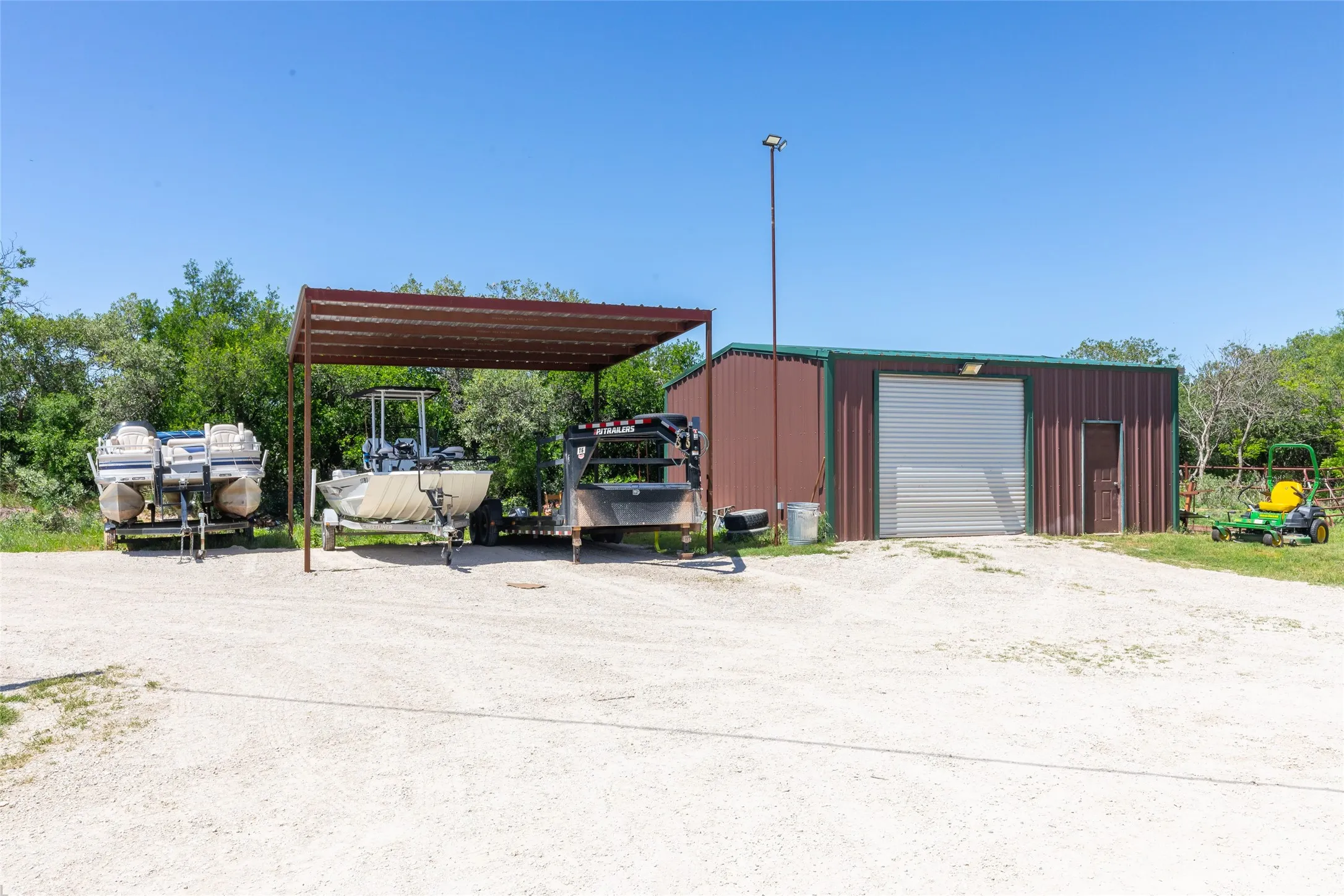 Single Family Residence For Sale in Jones County , 10227 County Road 379, Hawley, Texas 79525, 3 Bedroom, 2 Bathroom, Garage spaces, 1,511 Sqft, built in 2007, Preowned, mls#21252847, Real Estate Agent in Hawley, Homes For Sale in Jones county, Homes For Sale in Hawley, Realtor in Hawley Texas, Real Estate Brokerage Independent Realty Texas, Luminita Cordes Realtor