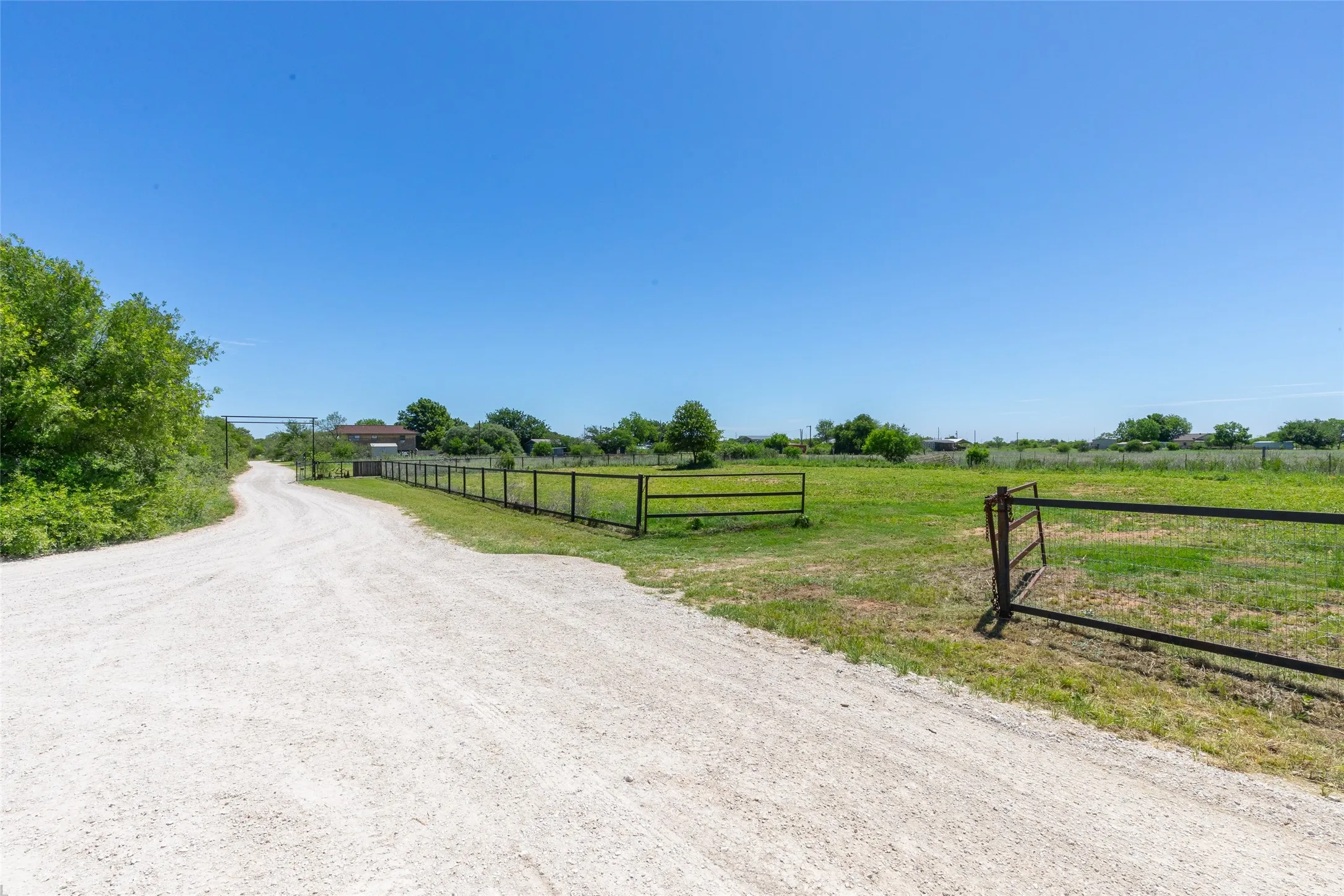 Single Family Residence For Sale in Jones County , 10227 County Road 379, Hawley, Texas 79525, 3 Bedroom, 2 Bathroom, Garage spaces, 1,511 Sqft, built in 2007, Preowned, mls#21252847, Real Estate Agent in Hawley, Homes For Sale in Jones county, Homes For Sale in Hawley, Realtor in Hawley Texas, Real Estate Brokerage Independent Realty Texas, Luminita Cordes Realtor