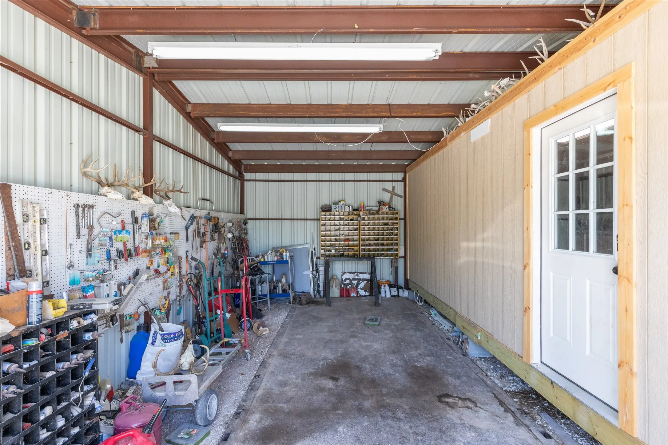Single Family Residence For Sale in Jones County , 10227 County Road 379, Hawley, Texas 79525, 3 Bedroom, 2 Bathroom, Garage spaces, 1,511 Sqft, built in 2007, Preowned, mls#21252847, Real Estate Agent in Hawley, Homes For Sale in Jones county, Homes For Sale in Hawley, Realtor in Hawley Texas, Real Estate Brokerage Independent Realty Texas, Luminita Cordes Realtor