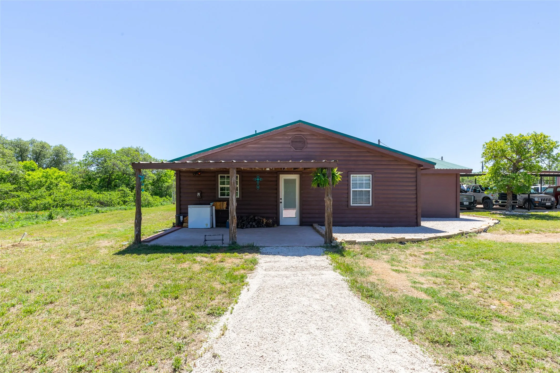 Single Family Residence For Sale in Jones County , 10227 County Road 379, Hawley, Texas 79525, 3 Bedroom, 2 Bathroom, Garage spaces, 1,511 Sqft, built in 2007, Preowned, mls#21252847, Real Estate Agent in Hawley, Homes For Sale in Jones county, Homes For Sale in Hawley, Realtor in Hawley Texas, Real Estate Brokerage Independent Realty Texas, Luminita Cordes Realtor