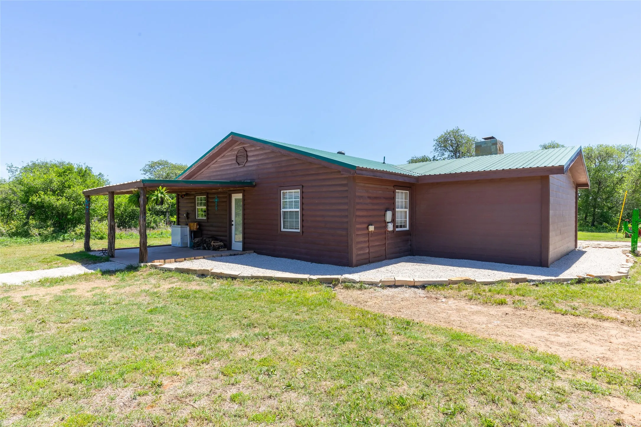 Single Family Residence For Sale in Jones County , 10227 County Road 379, Hawley, Texas 79525, 3 Bedroom, 2 Bathroom, Garage spaces, 1,511 Sqft, built in 2007, Preowned, mls#21252847, Real Estate Agent in Hawley, Homes For Sale in Jones county, Homes For Sale in Hawley, Realtor in Hawley Texas, Real Estate Brokerage Independent Realty Texas, Luminita Cordes Realtor