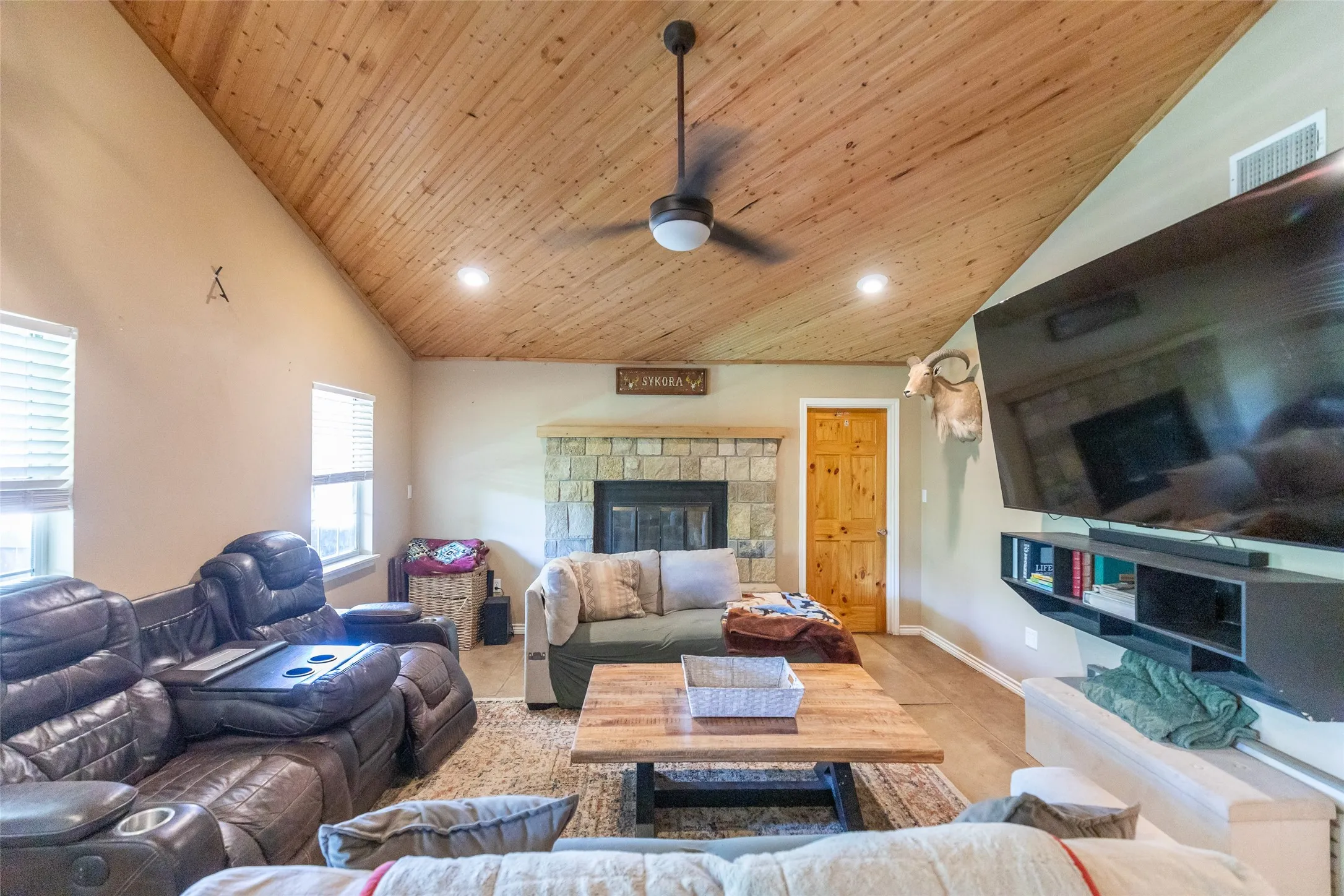 Single Family Residence For Sale in Jones County , 10227 County Road 379, Hawley, Texas 79525, 3 Bedroom, 2 Bathroom, Garage spaces, 1,511 Sqft, built in 2007, Preowned, mls#21252847, Real Estate Agent in Hawley, Homes For Sale in Jones county, Homes For Sale in Hawley, Realtor in Hawley Texas, Real Estate Brokerage Independent Realty Texas, Luminita Cordes Realtor