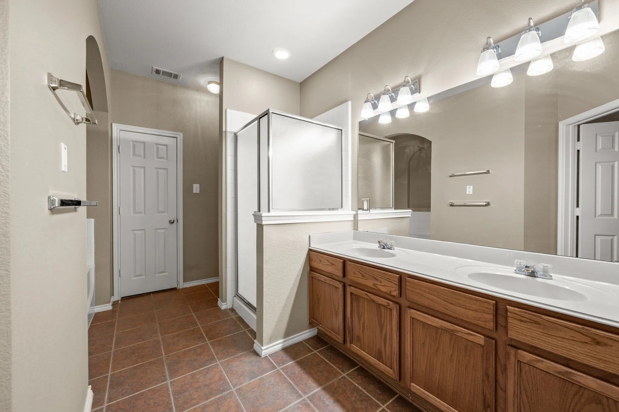 Single Family Residence For Sale in Tarrant County , 3309 Landhope Circle, Arlington, Texas 76016, 4 Bedroom, 3 Bathroom, 2 Garage spaces, 2,874 Sqft, built in 2005, mls#21253854, Real Estate Agent in Arlington, Homes For Sale in Tarrant county, Homes For Sale in Arlington, Realtor in Arlington Texas, Real Estate Brokerage Independent Realty Texas, Luminita Cordes Realtor