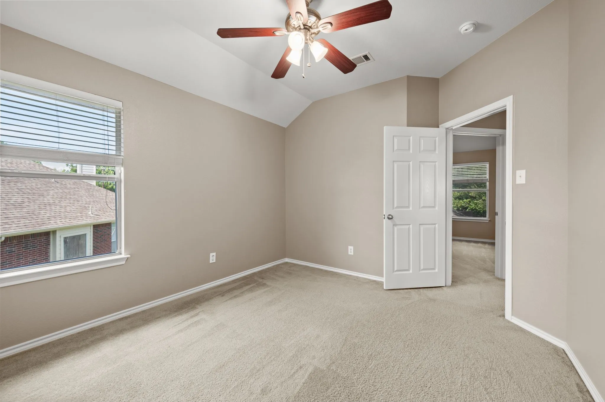 Single Family Residence For Sale in Tarrant County , 3309 Landhope Circle, Arlington, Texas 76016, 4 Bedroom, 3 Bathroom, 2 Garage spaces, 2,874 Sqft, built in 2005, mls#21253854, Real Estate Agent in Arlington, Homes For Sale in Tarrant county, Homes For Sale in Arlington, Realtor in Arlington Texas, Real Estate Brokerage Independent Realty Texas, Luminita Cordes Realtor