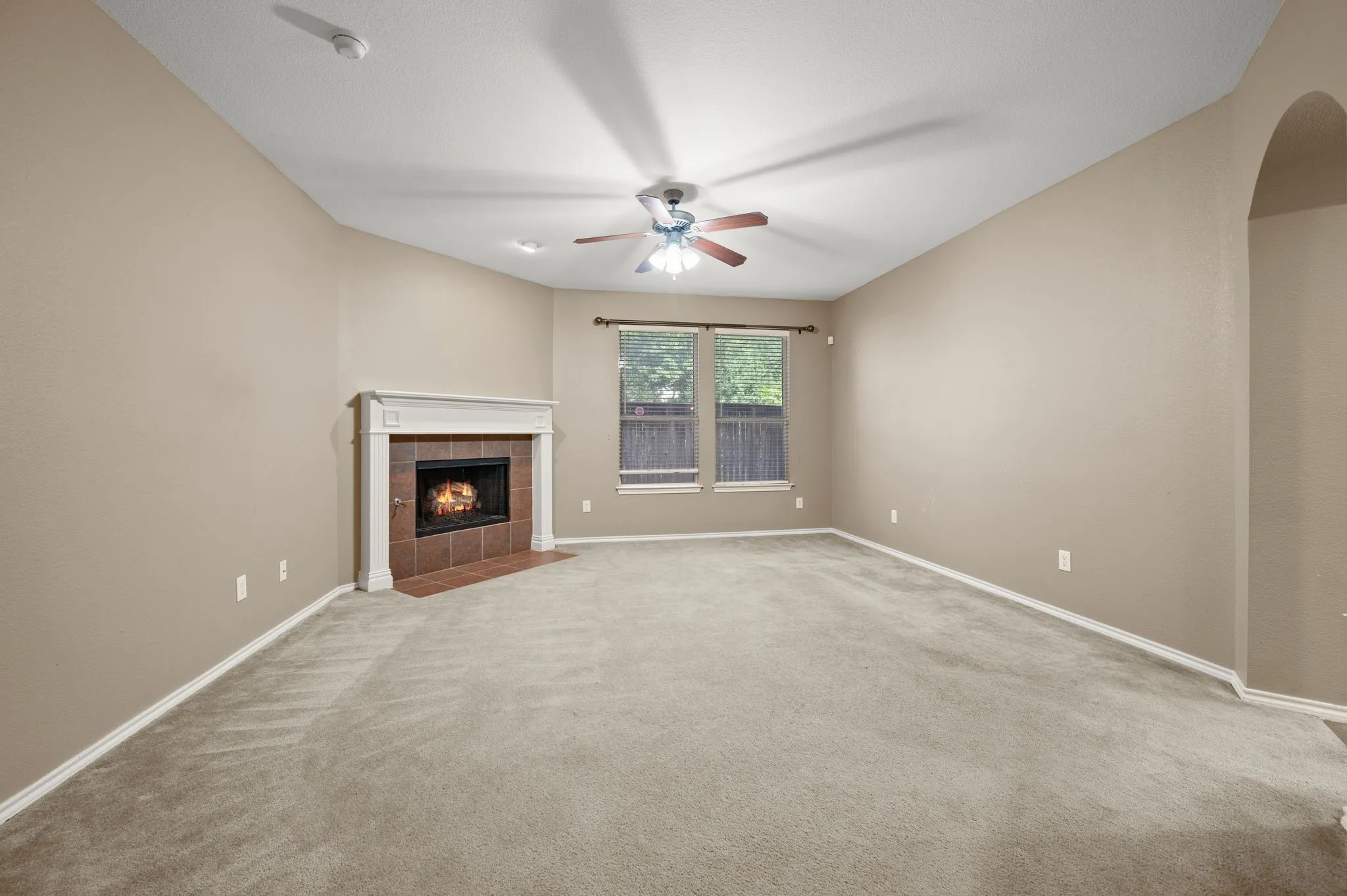Single Family Residence For Sale in Tarrant County , 3309 Landhope Circle, Arlington, Texas 76016, 4 Bedroom, 3 Bathroom, 2 Garage spaces, 2,874 Sqft, built in 2005, mls#21253854, Real Estate Agent in Arlington, Homes For Sale in Tarrant county, Homes For Sale in Arlington, Realtor in Arlington Texas, Real Estate Brokerage Independent Realty Texas, Luminita Cordes Realtor