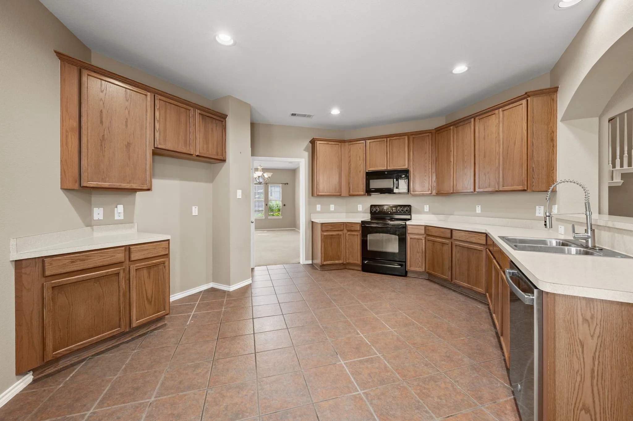 Single Family Residence For Sale in Tarrant County , 3309 Landhope Circle, Arlington, Texas 76016, 4 Bedroom, 3 Bathroom, 2 Garage spaces, 2,874 Sqft, built in 2005, mls#21253854, Real Estate Agent in Arlington, Homes For Sale in Tarrant county, Homes For Sale in Arlington, Realtor in Arlington Texas, Real Estate Brokerage Independent Realty Texas, Luminita Cordes Realtor