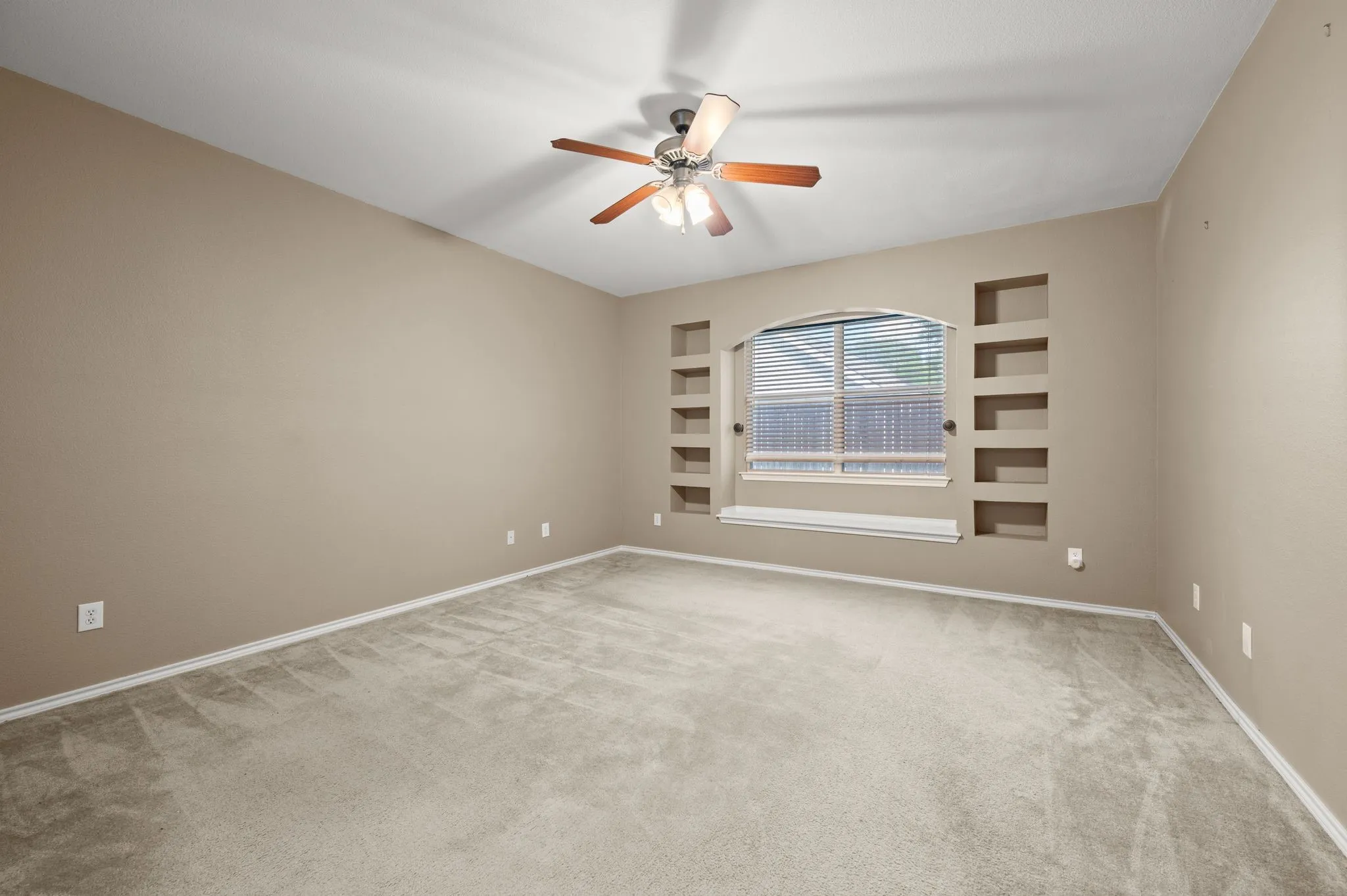 Single Family Residence For Sale in Tarrant County , 3309 Landhope Circle, Arlington, Texas 76016, 4 Bedroom, 3 Bathroom, 2 Garage spaces, 2,874 Sqft, built in 2005, mls#21253854, Real Estate Agent in Arlington, Homes For Sale in Tarrant county, Homes For Sale in Arlington, Realtor in Arlington Texas, Real Estate Brokerage Independent Realty Texas, Luminita Cordes Realtor